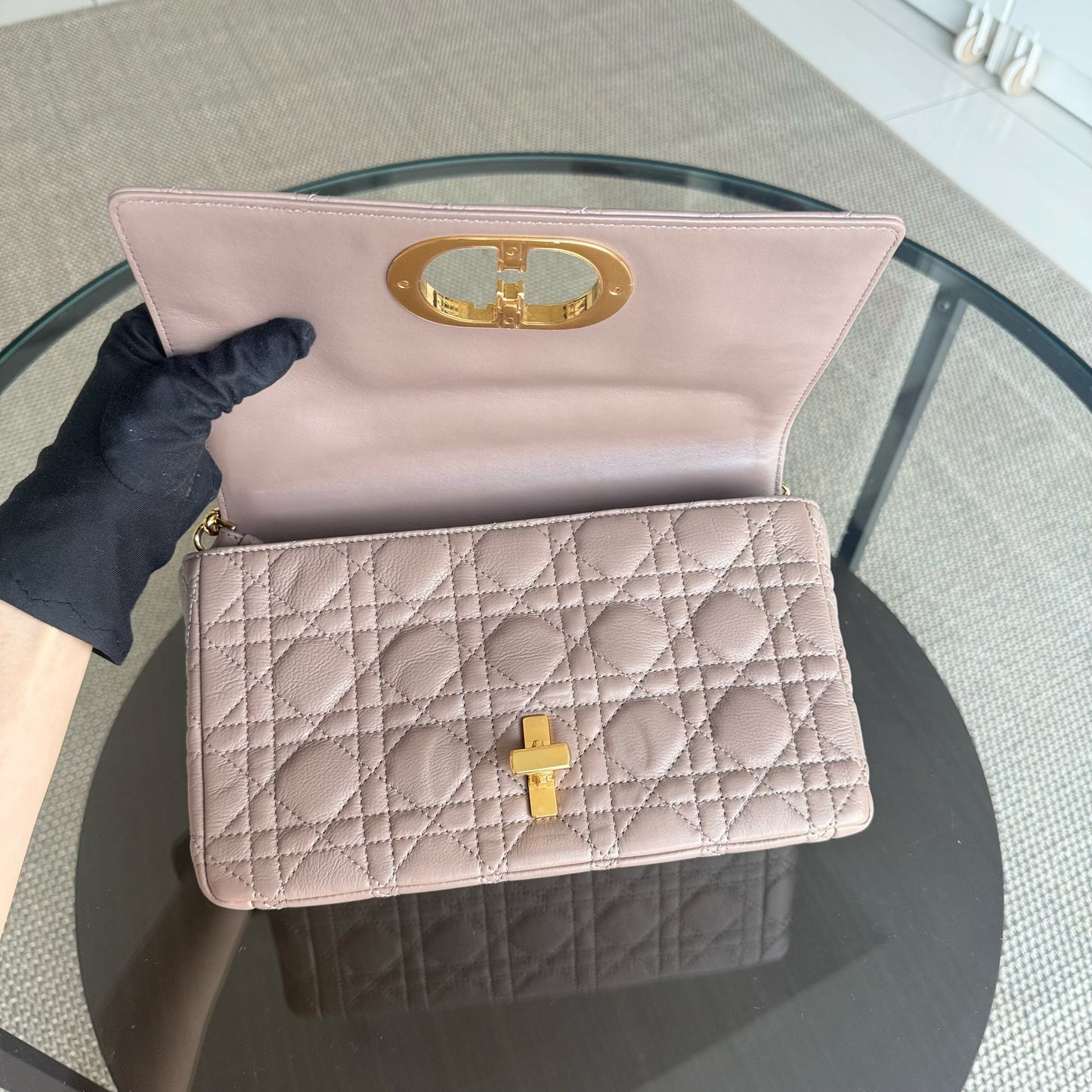 Kovancy Sac Caro Medium - 25CM en cuir de veau Cannage Milktea Blush Quincaillerie dorée