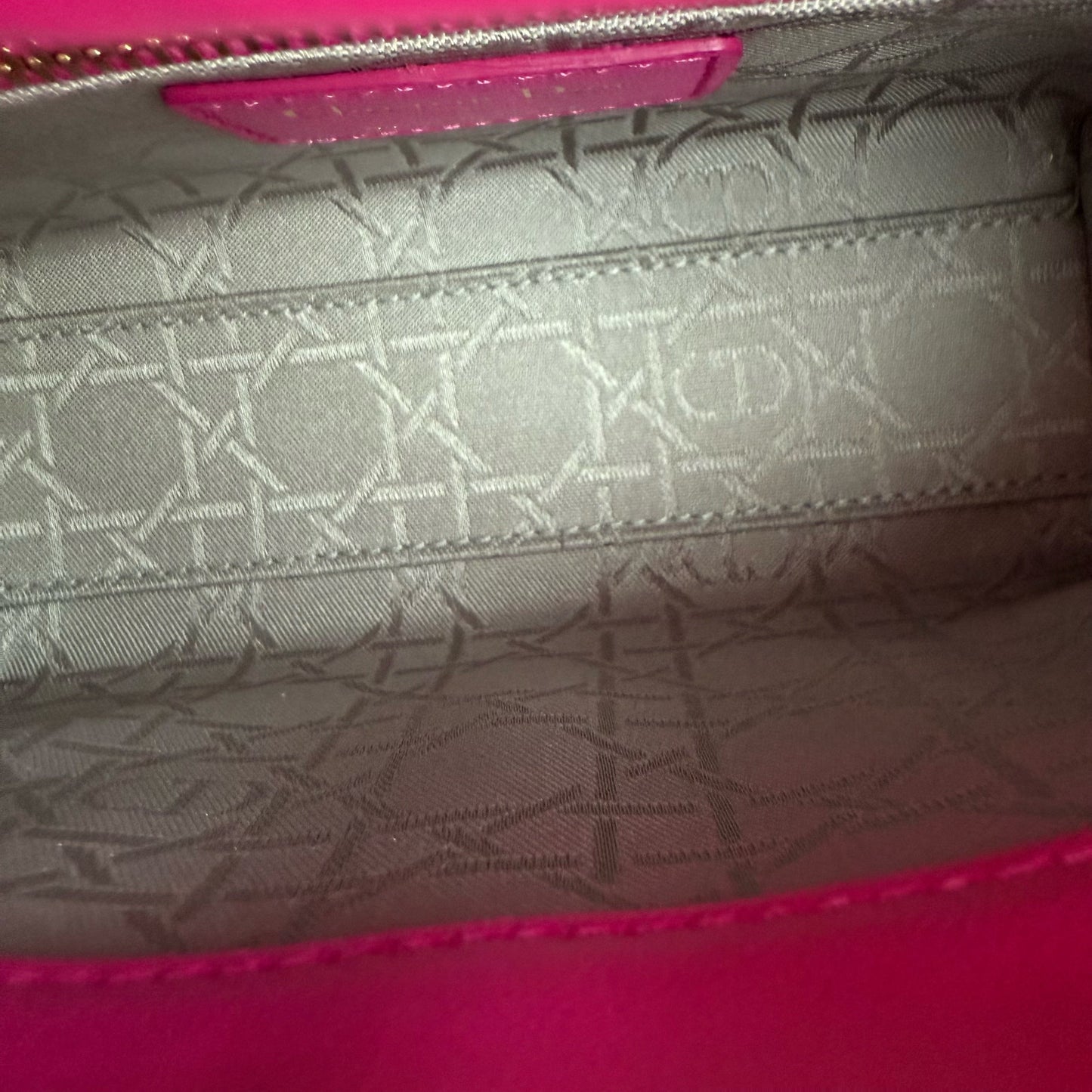 Kovancy Lady Mini - Bandoulière en cuir d'agneau Cannage rose vif avec chaîne et quincaillerie dorée