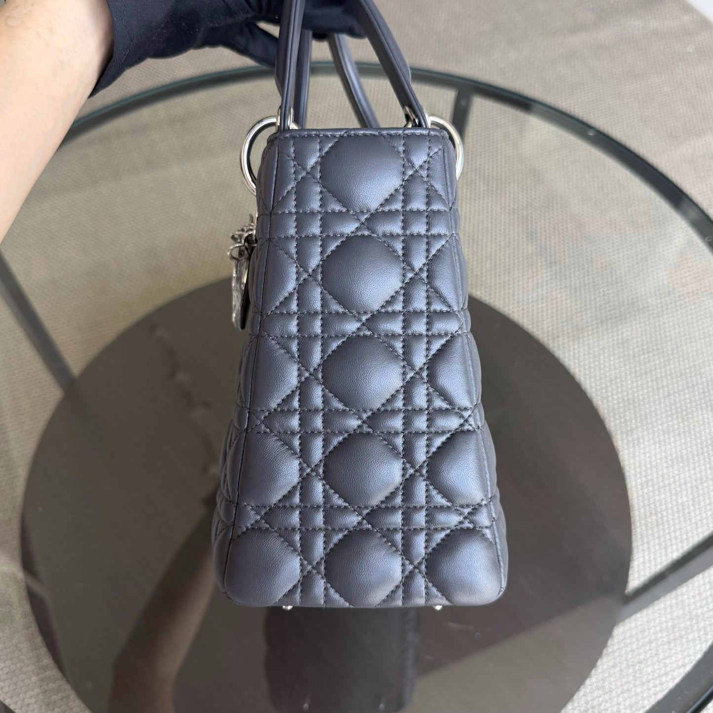 Kovancy Lady Moyen - Cuir d'agneau Cannage gris foncé, finitions argentées