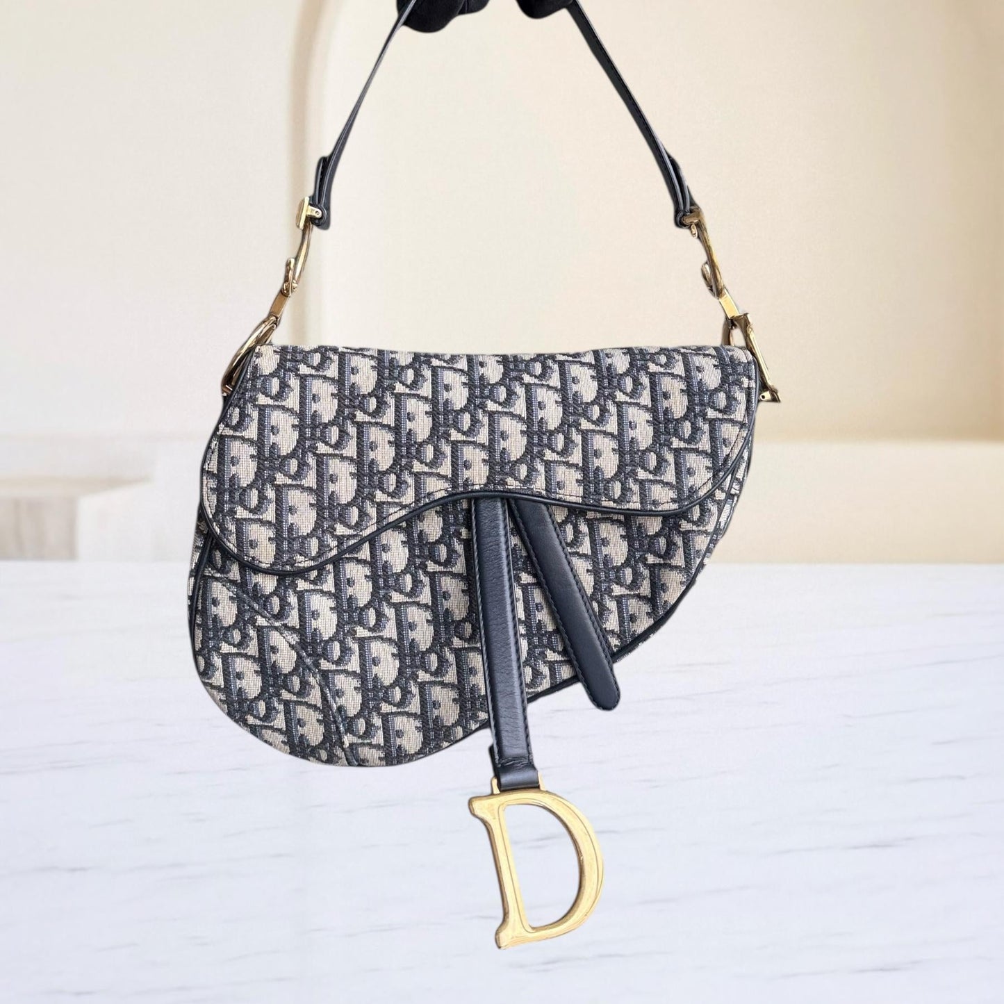 Kovancy Saddle Medium - Toile oblique, accessoires dorés