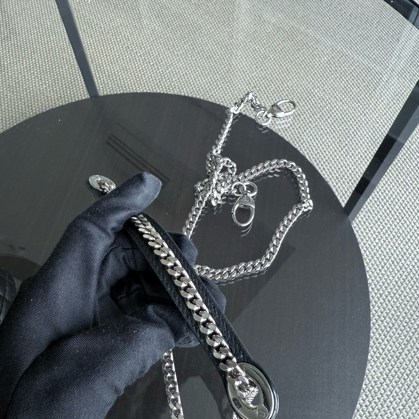 Kovancy Lady Mini - Sangle à chaîne en cuir d'agneau Cannage noir et matériel argenté