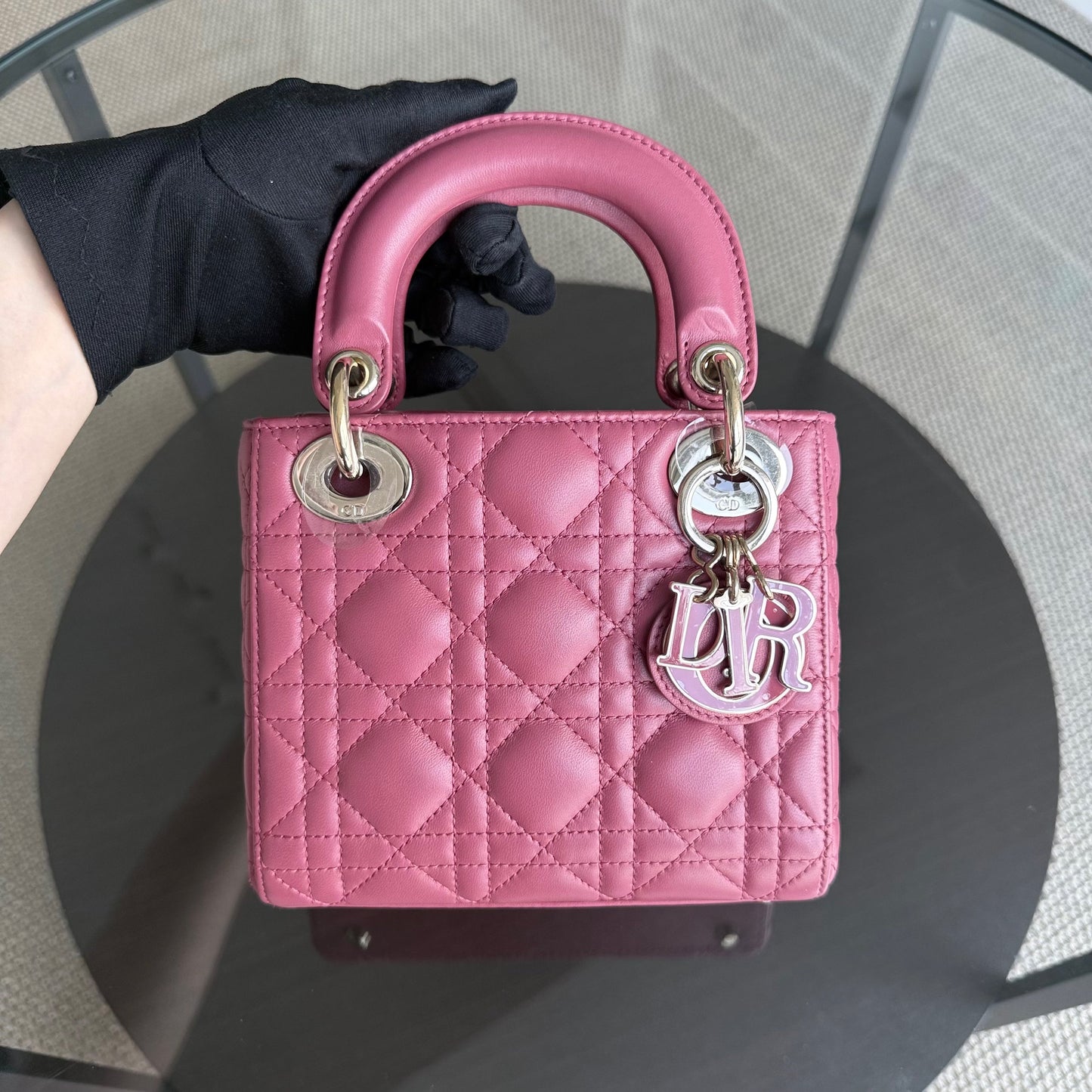 Kovancy Lady Mini - Nouvelle version du sac à rabat Cannage entièrement rose avec accessoires dorés