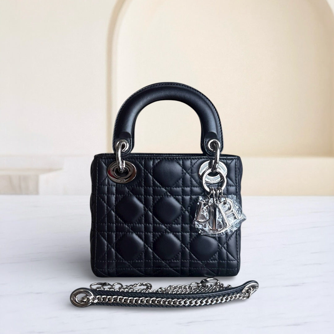 Kovancy Lady Mini - Bracelet chaîne en cuir d'agneau Cannage bleu nuit avec détails argentés