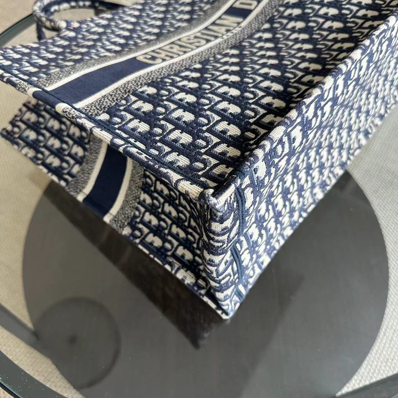 Kovancy Sac fourre-tout Book - Grand modèle en toile monogrammée bleu foncé