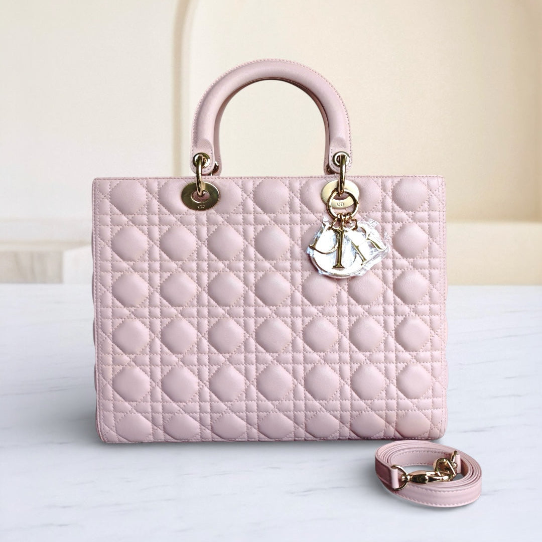 Kovancy Lady Grand modèle - Cuir d'agneau Cannage rose clair avec finitions dorées