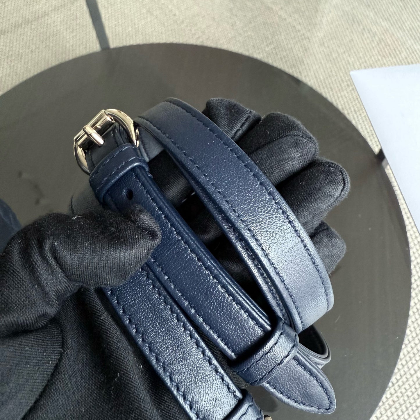 Kovancy Lady Mini - Bandoulière réglable en cuir d'agneau Cannage bleu foncé avec finitions dorées
