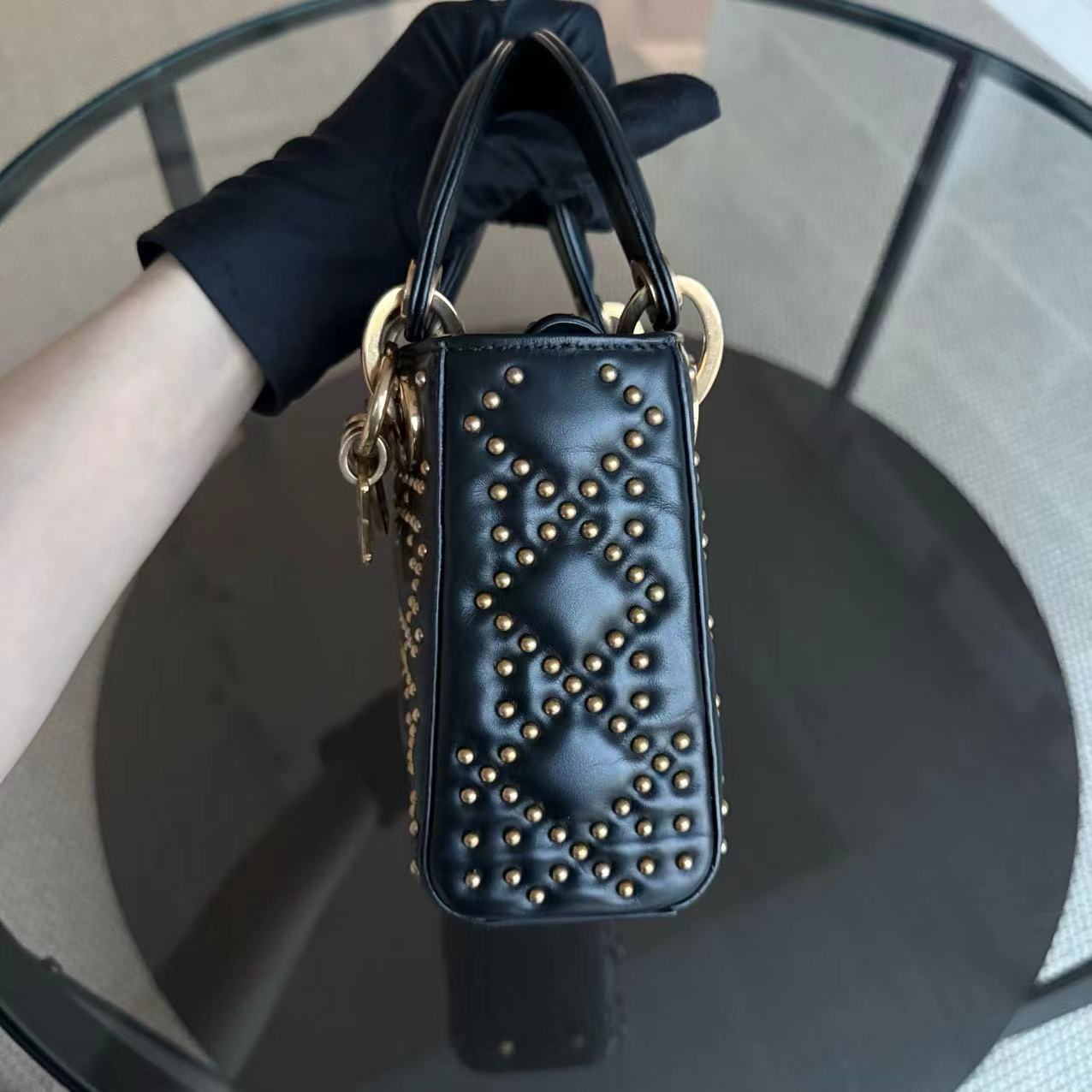 Kovancy Lady Mini sac en cuir d'agneau matelassé clouté noir avec accessoires dorés