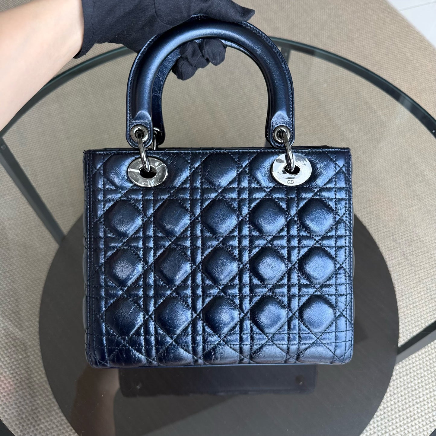Kovancy Lady Cuir de veau glacé Cannage moyen bleu foncé, accessoires argentés