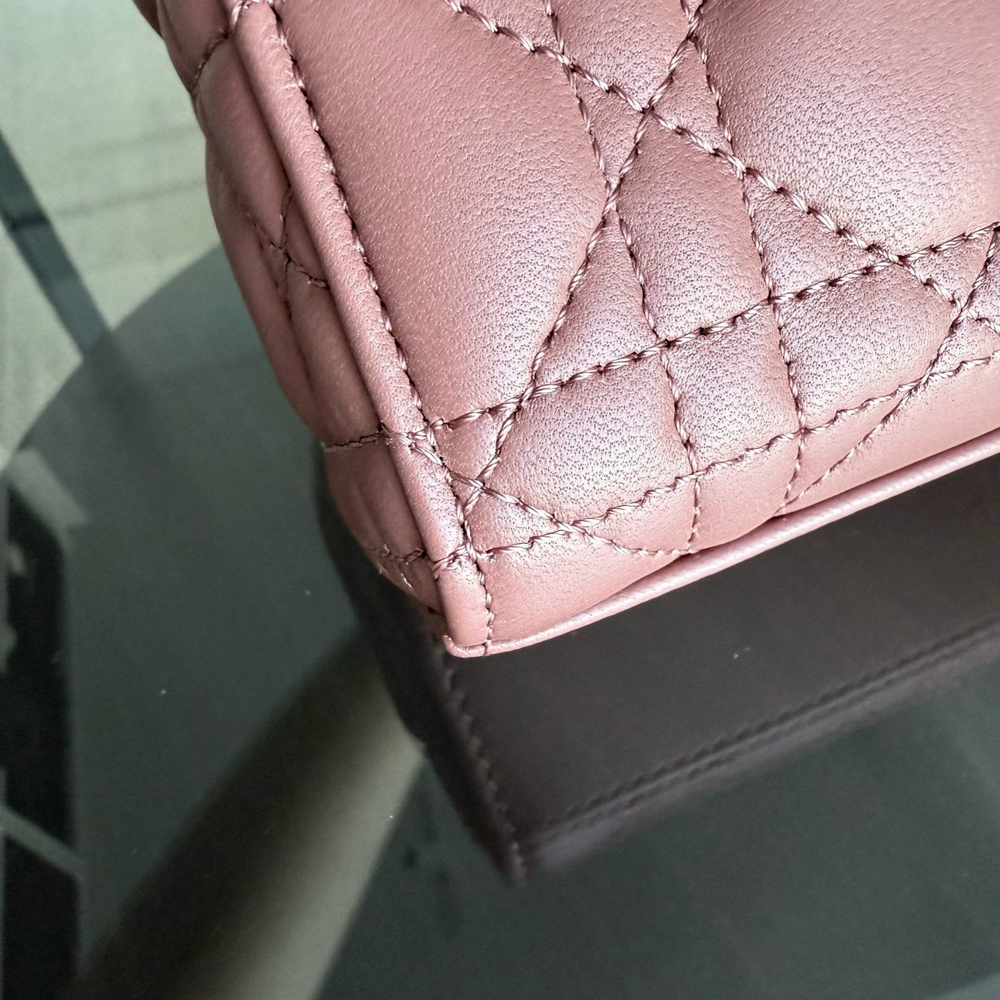 Kovancy D-Joy Medium - Cuir d'agneau Cannage Blush Rose Accastillage doré
