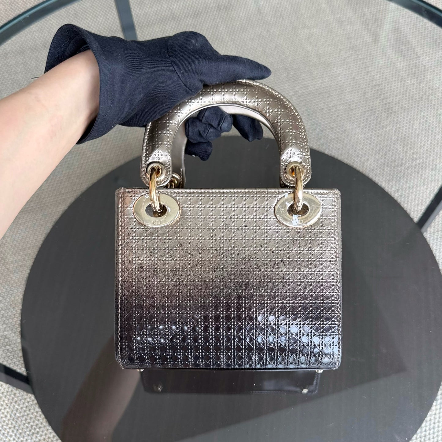 Kovancy Lady Mini - Cuir de veau micro-cannage métallisé doré, détails dorés, bandoulière ajustable