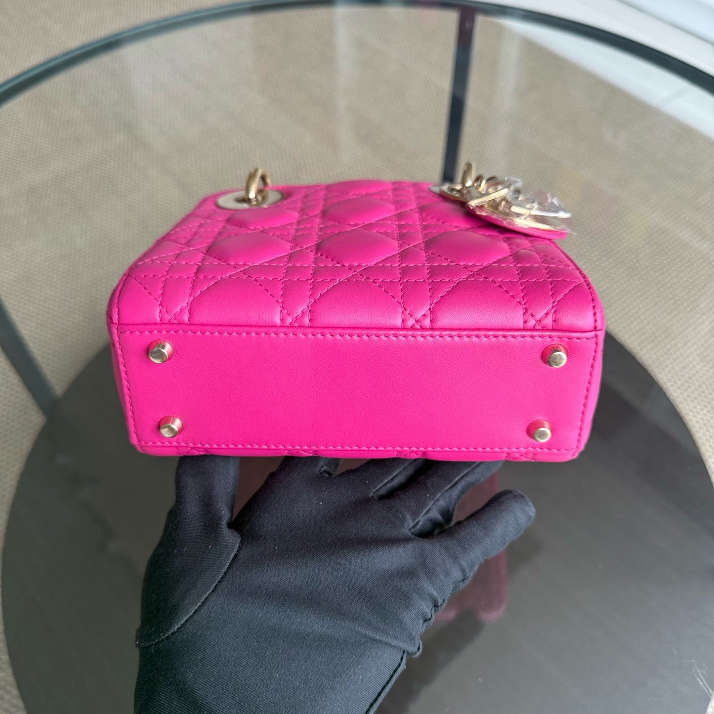 Kovancy Lady Mini - Bandoulière réglable en cuir d'agneau Cannage rose vif avec quincaillerie dorée