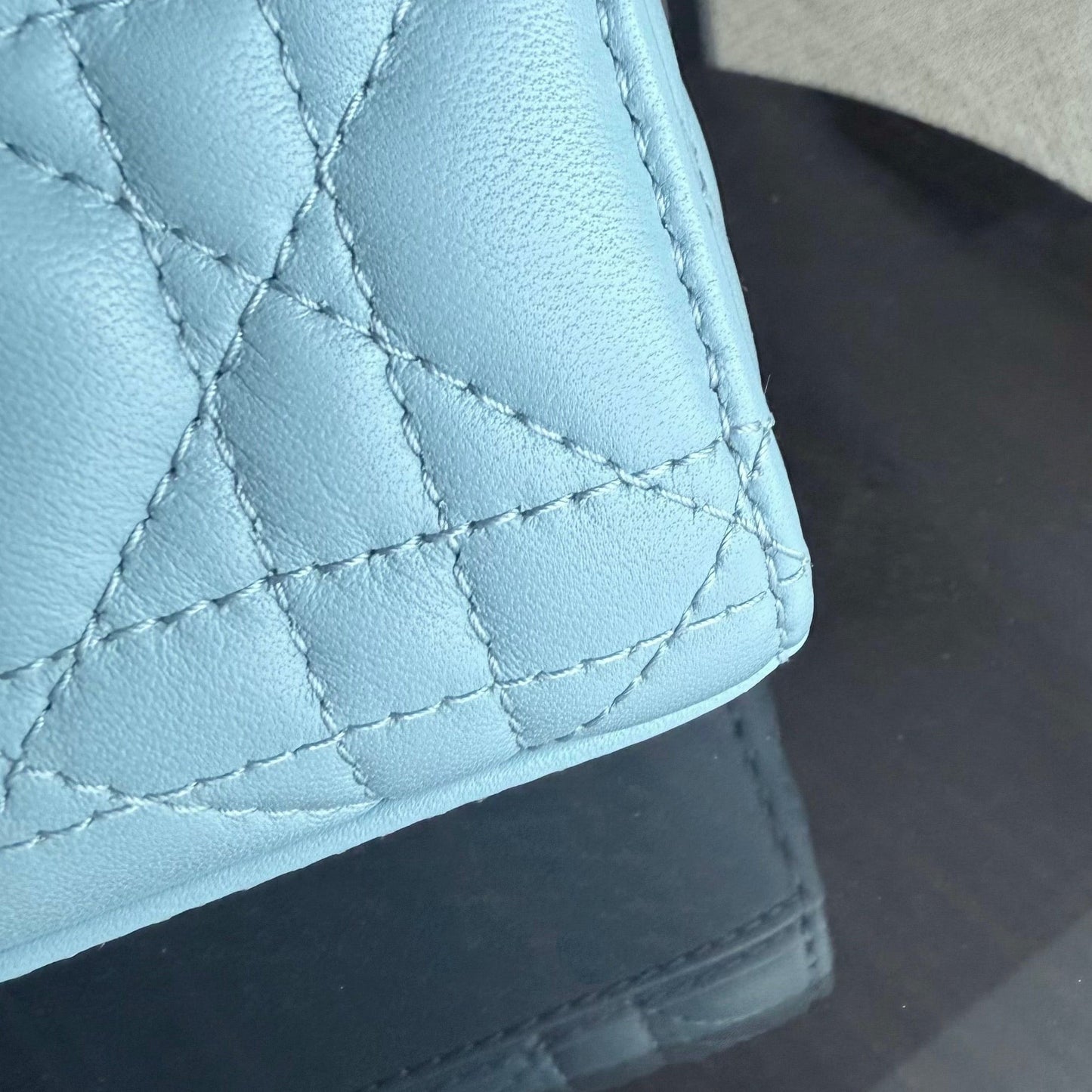 Kovancy D-Joy Medium - Cuir d'agneau Cannage Bleu clair Bleu bébé Ferrures dorées