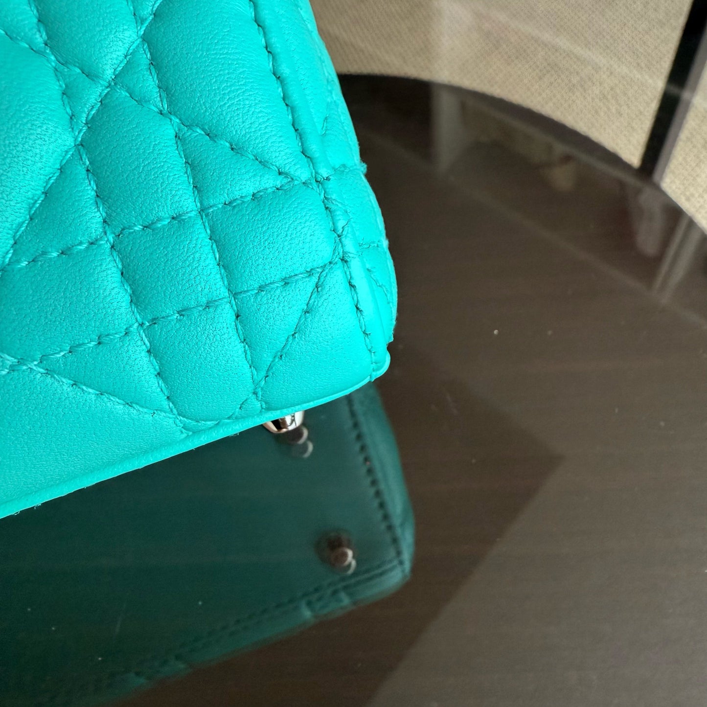 Kovancy Lady Mini - Sangle réglable en cuir d'agneau Cannage bleu cyan et matériel argenté