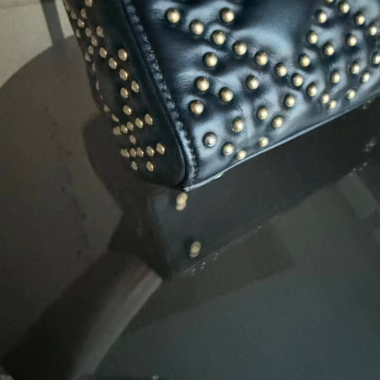 Kovancy Lady Mini sac en cuir d'agneau matelassé clouté noir avec accessoires dorés