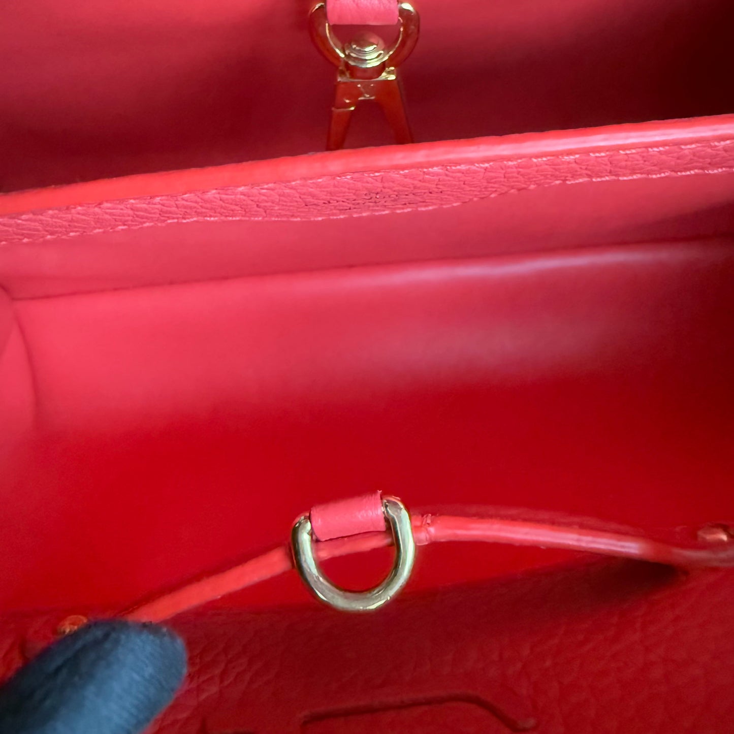 LV Capucines BB - 27CM Grained calfskin Hot pink Gold-tone hardware