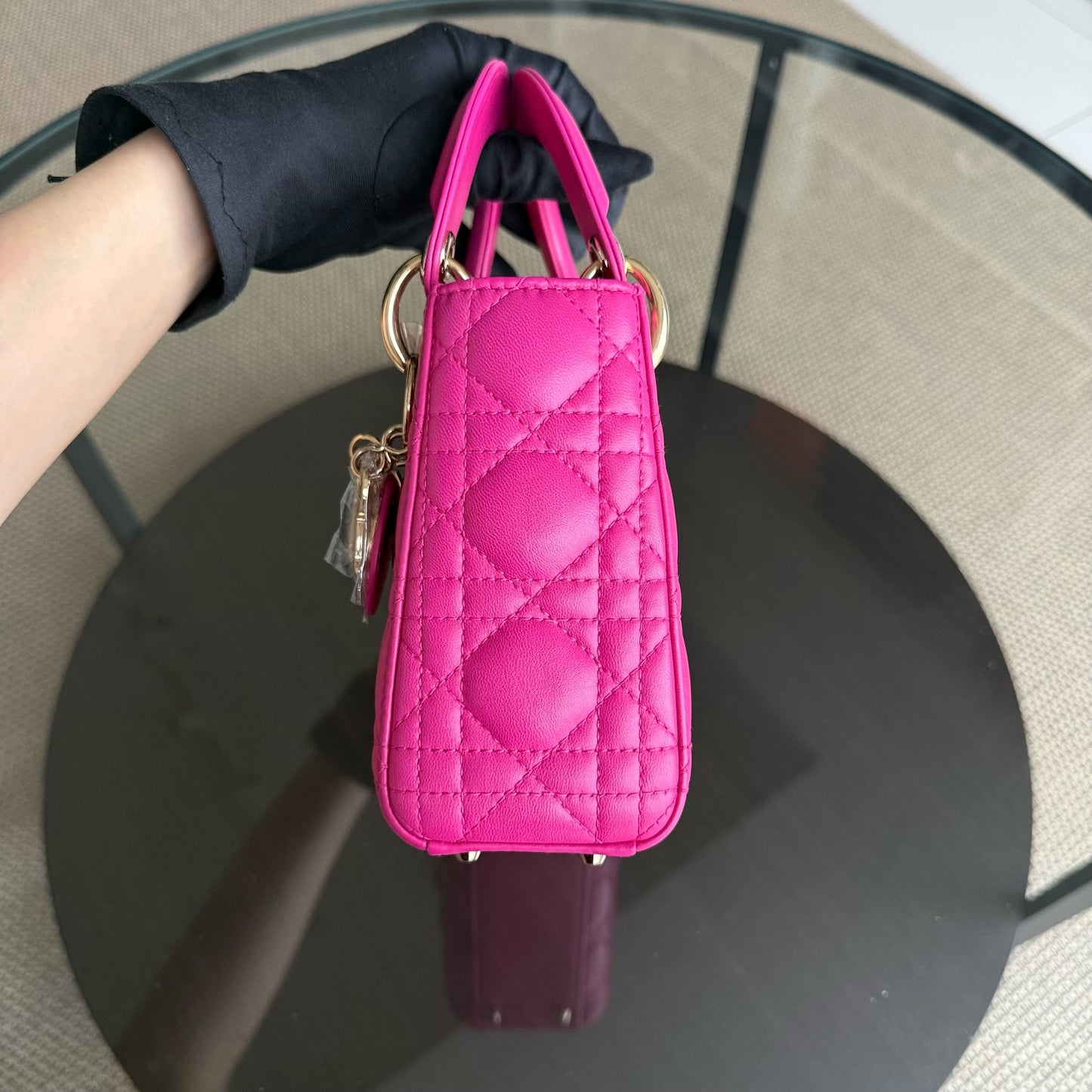 Kovancy Lady Mini - Bandoulière en cuir d'agneau Cannage rose vif avec chaîne et quincaillerie dorée
