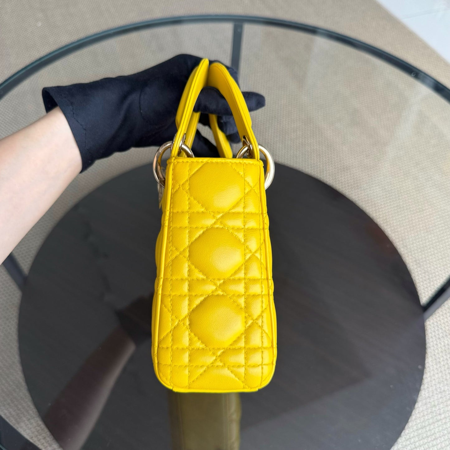 Kovancy Lady Mini - Cuir d'agneau Cannage, détails en or jaune, bandoulière ajustable