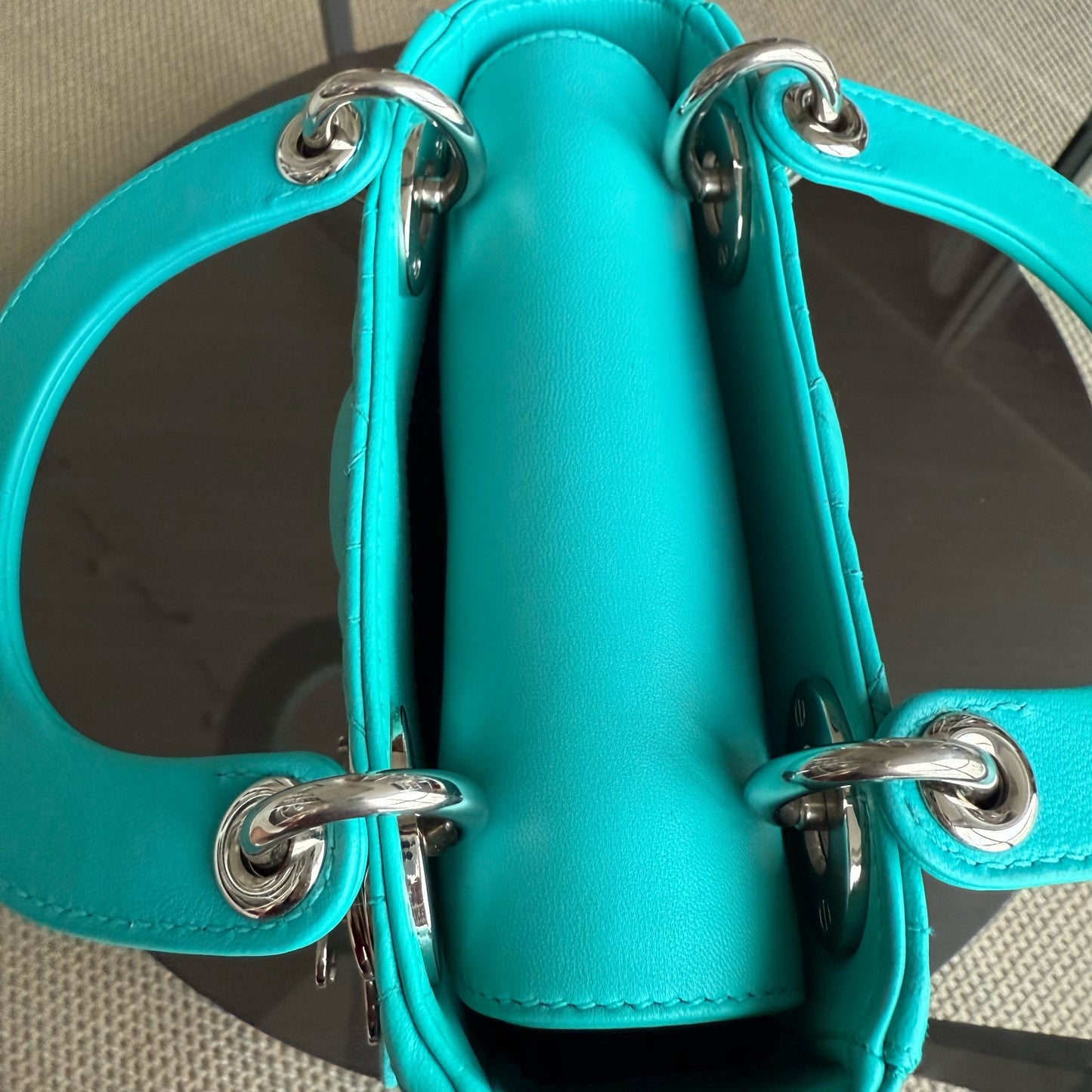 Kovancy Lady Mini - Sangle réglable en cuir d'agneau Cannage bleu cyan et matériel argenté