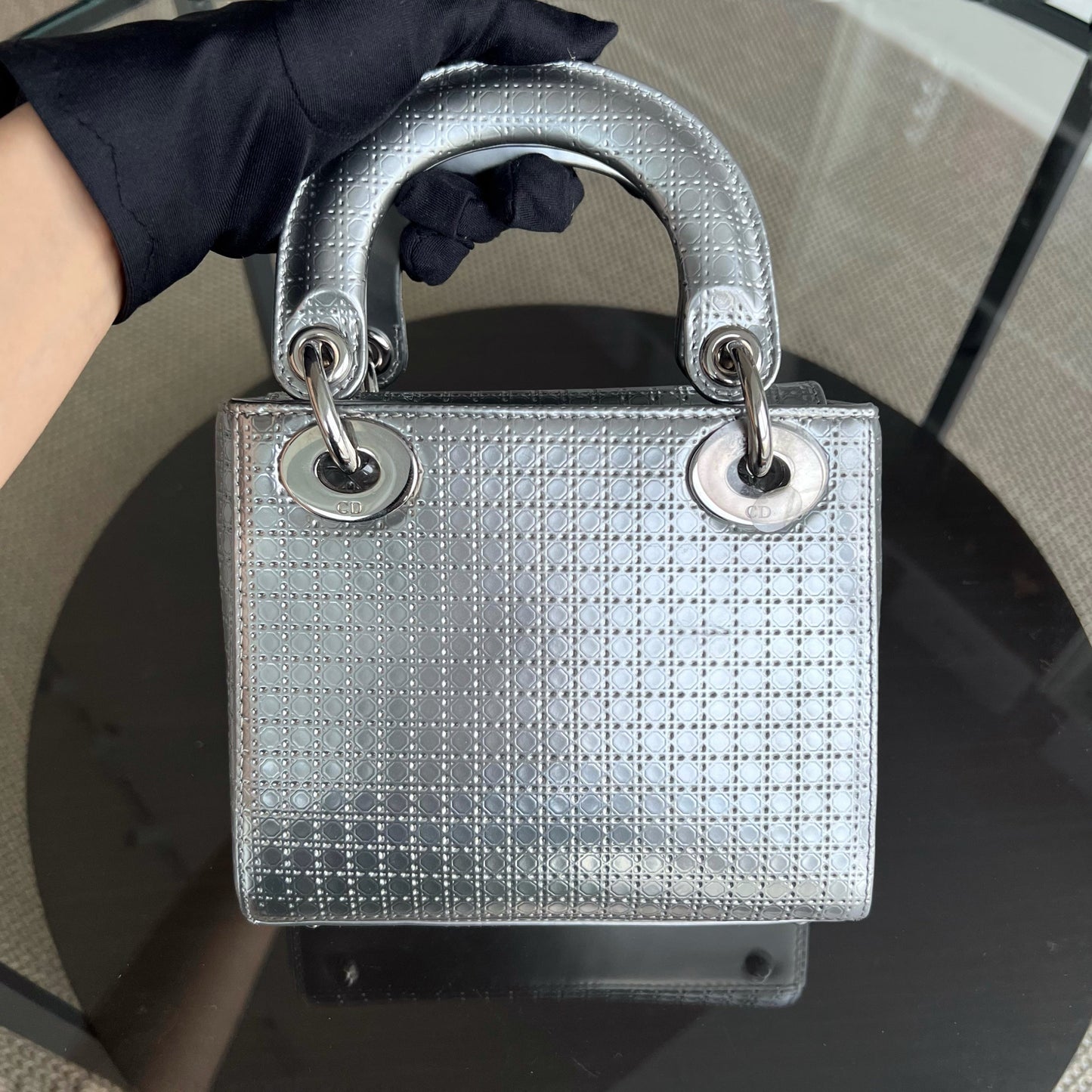 Kovancy Lady Mini - Bandoulière chaîne en cuir de veau métallisé Micro Cannage avec quincaillerie argentée