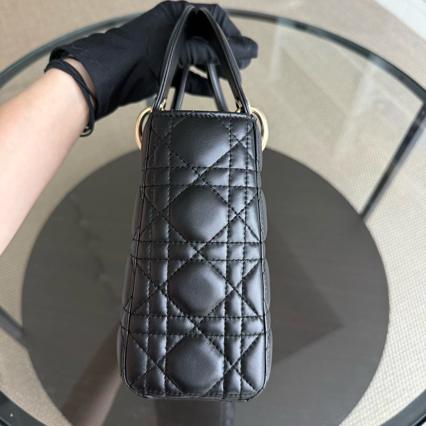 Kovancy Lady Petit modèle - Cuir d'agneau Cannage noir et matériel doré