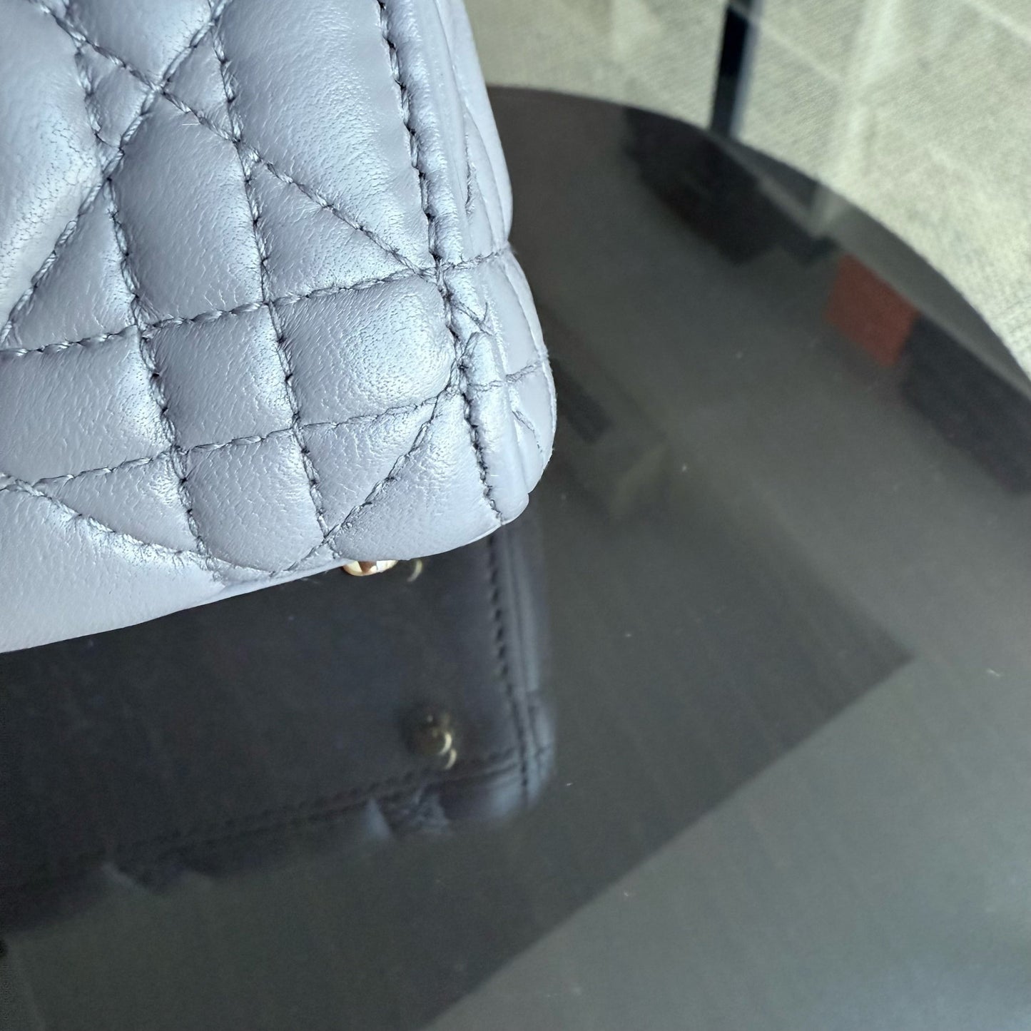 Kovancy Lady Mini - Sangle réglable en cuir d'agneau Cannage gris et matériel doré