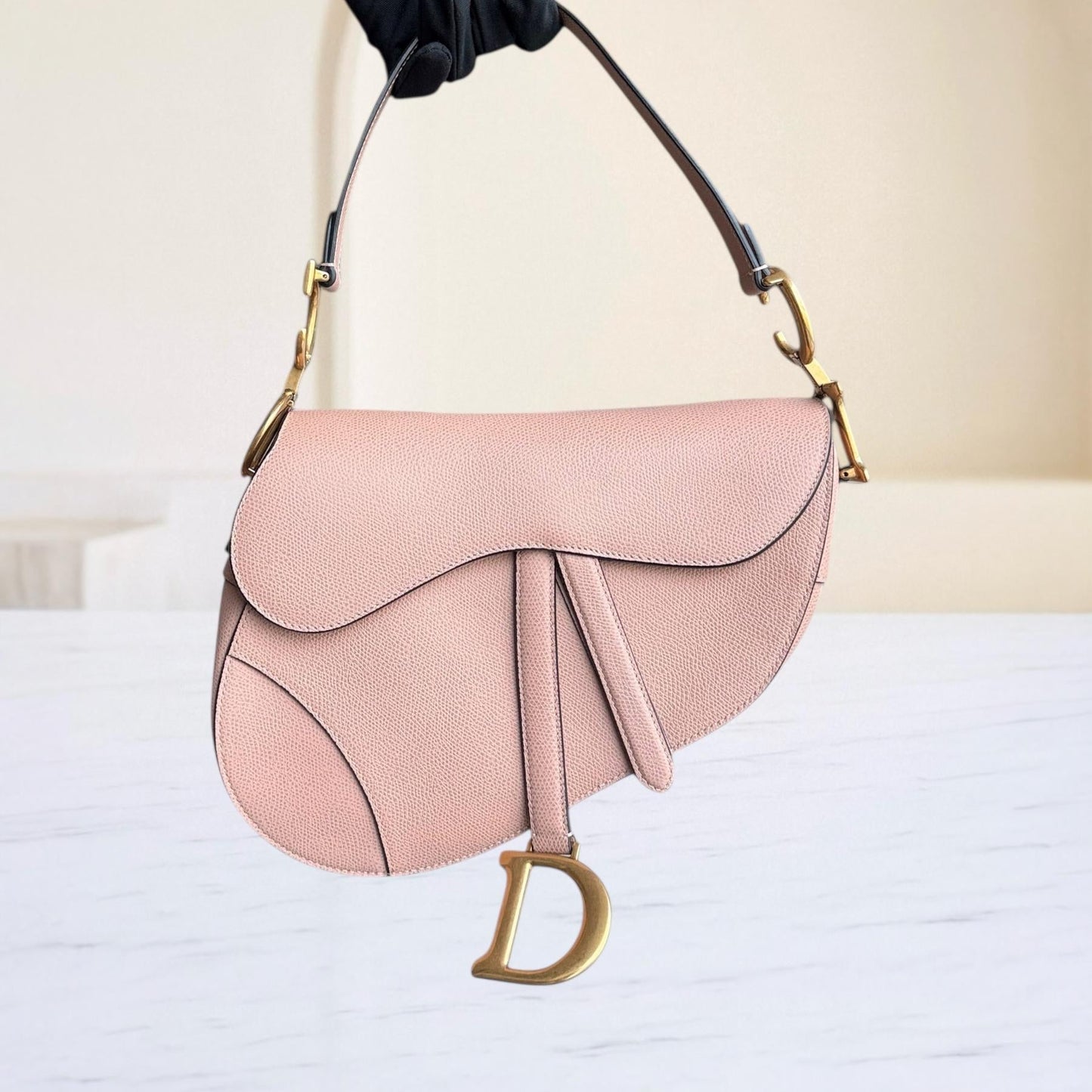 Kovancy Saddle Medium - Cuir de veau grainé Nude Rose Blush Ferrures dorées