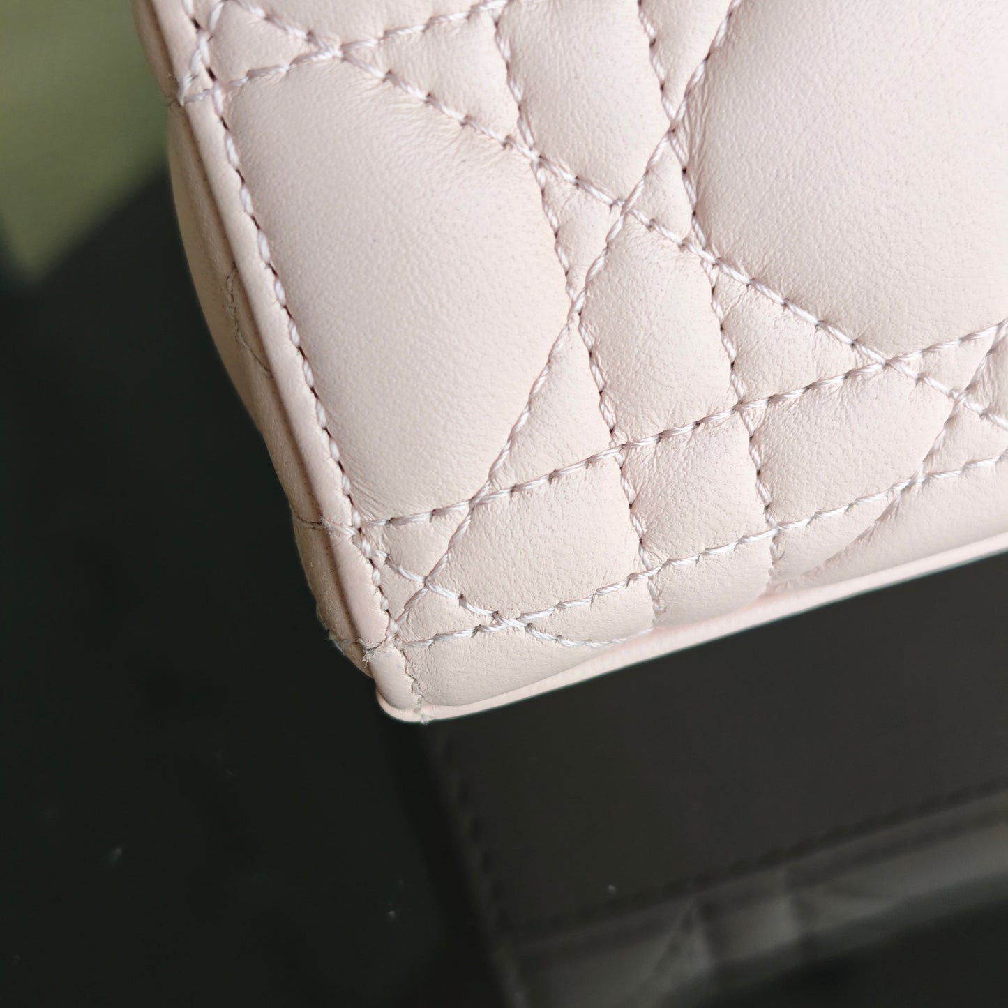 Kovancy D-Joy Medium - Cuir d'agneau Cannage Rose clair Ferrures dorées