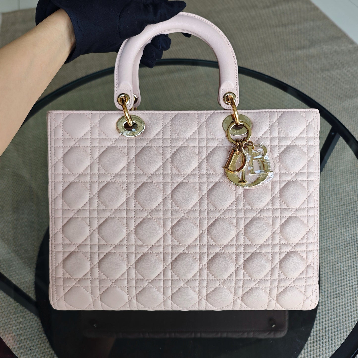Kovancy Lady Grand modèle - Cuir d'agneau Cannage rose clair avec finitions dorées