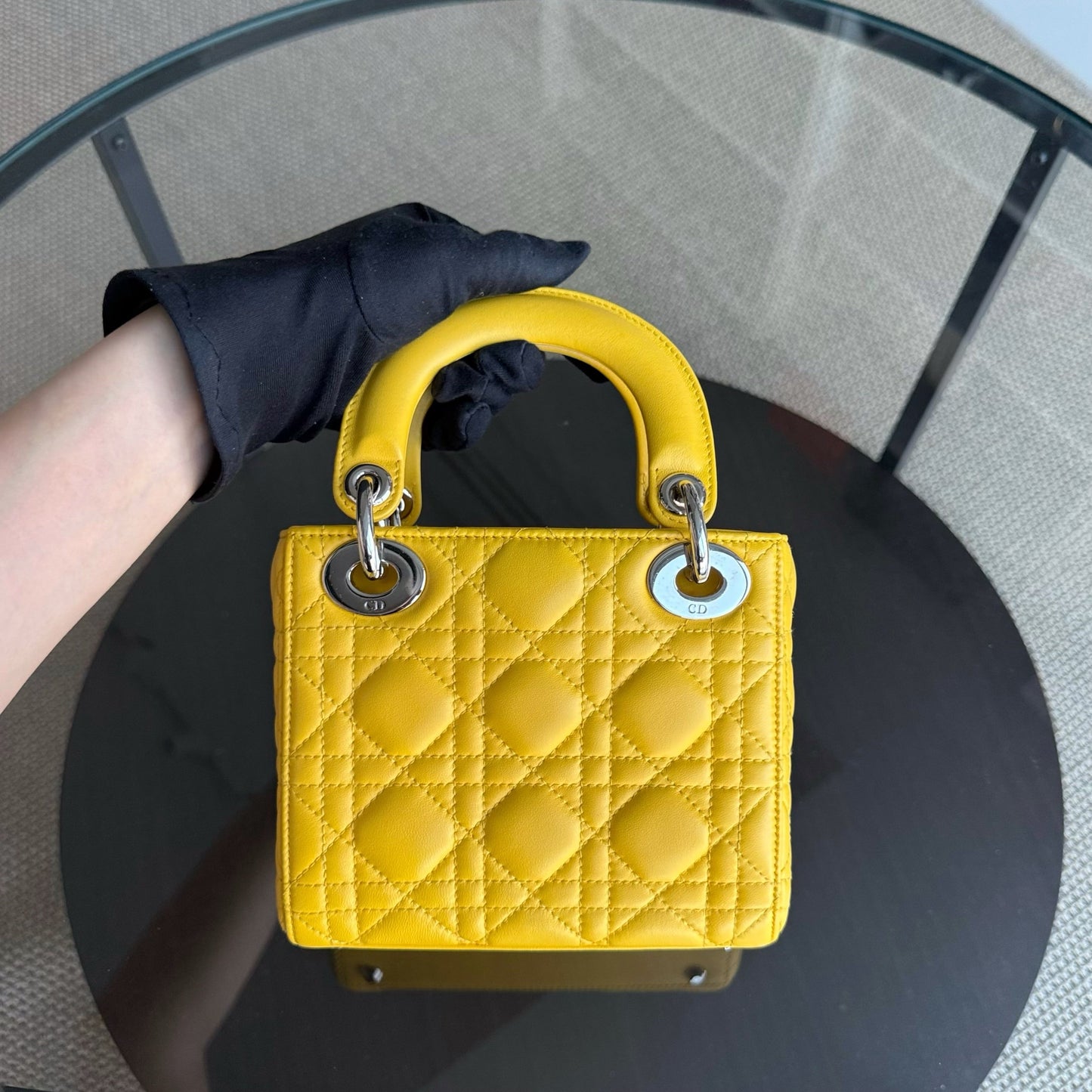 Kovancy Lady Mini Flap - Cuir d'agneau Cannage jaune, sangle chaîne, quincaillerie argentée, quincaillerie argentée