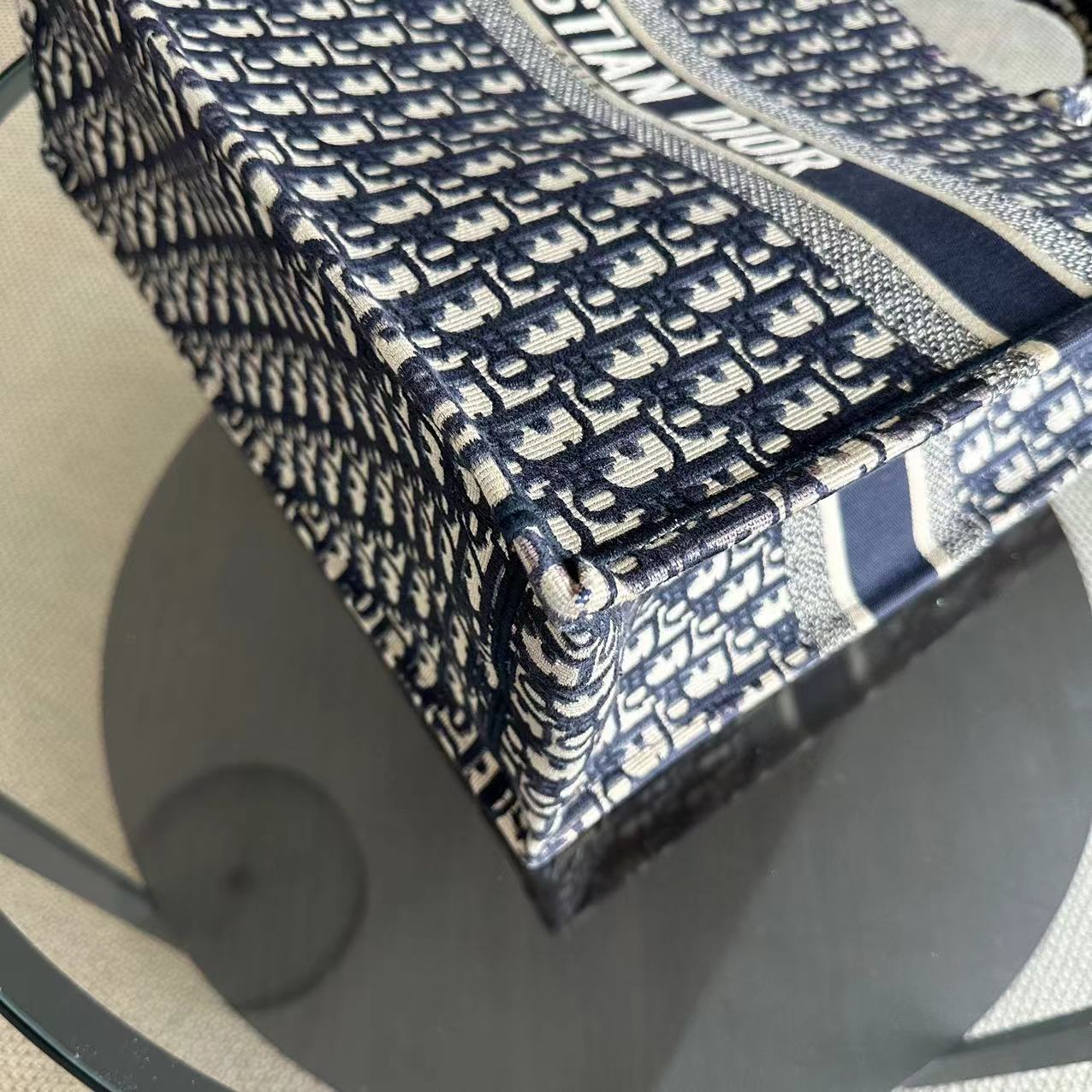 Kovancy Sac fourre-tout Book - Grand modèle en toile monogrammée bleu foncé