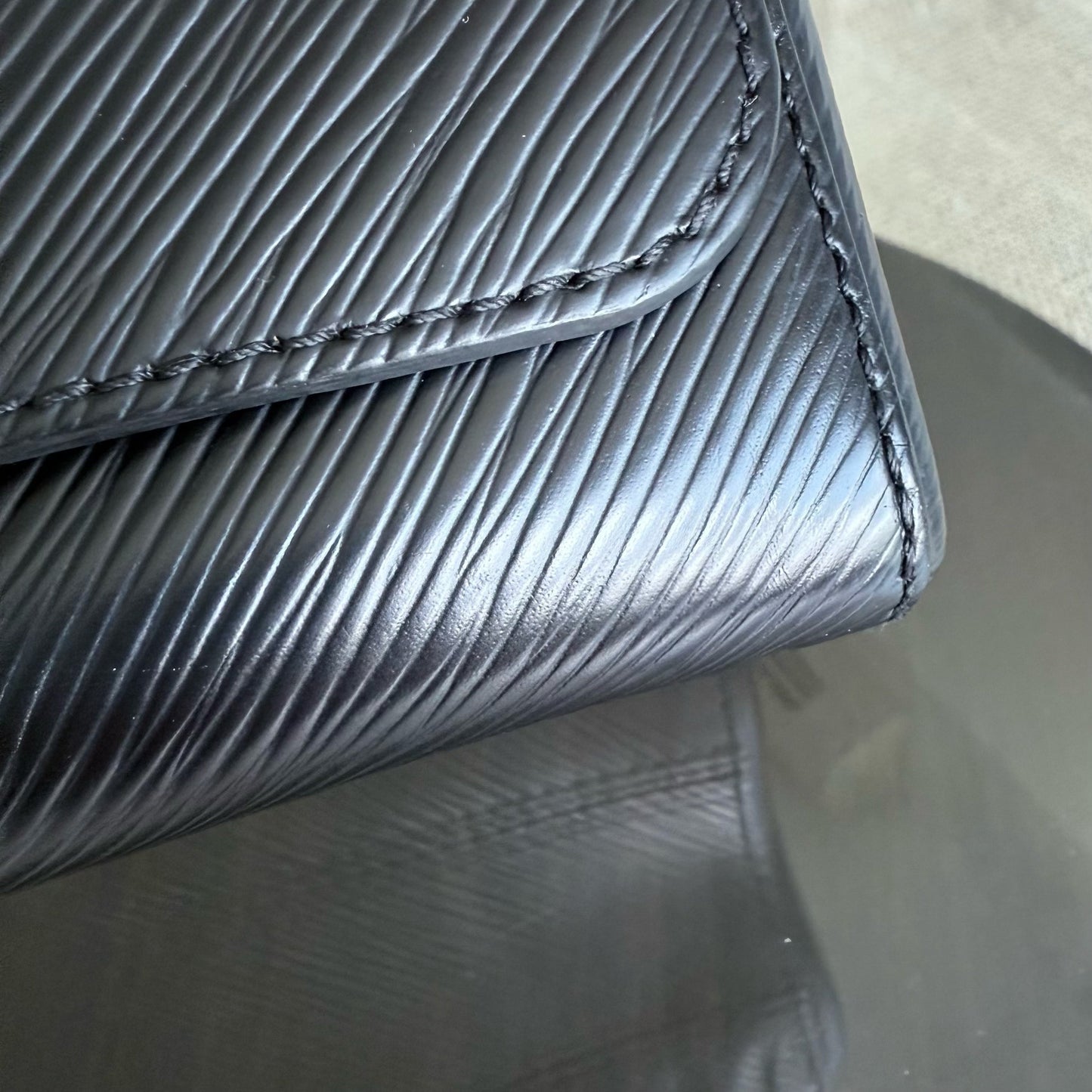 Kovancy Twist Medium MM - Cuir EPI Noir Quincaillerie Argentée