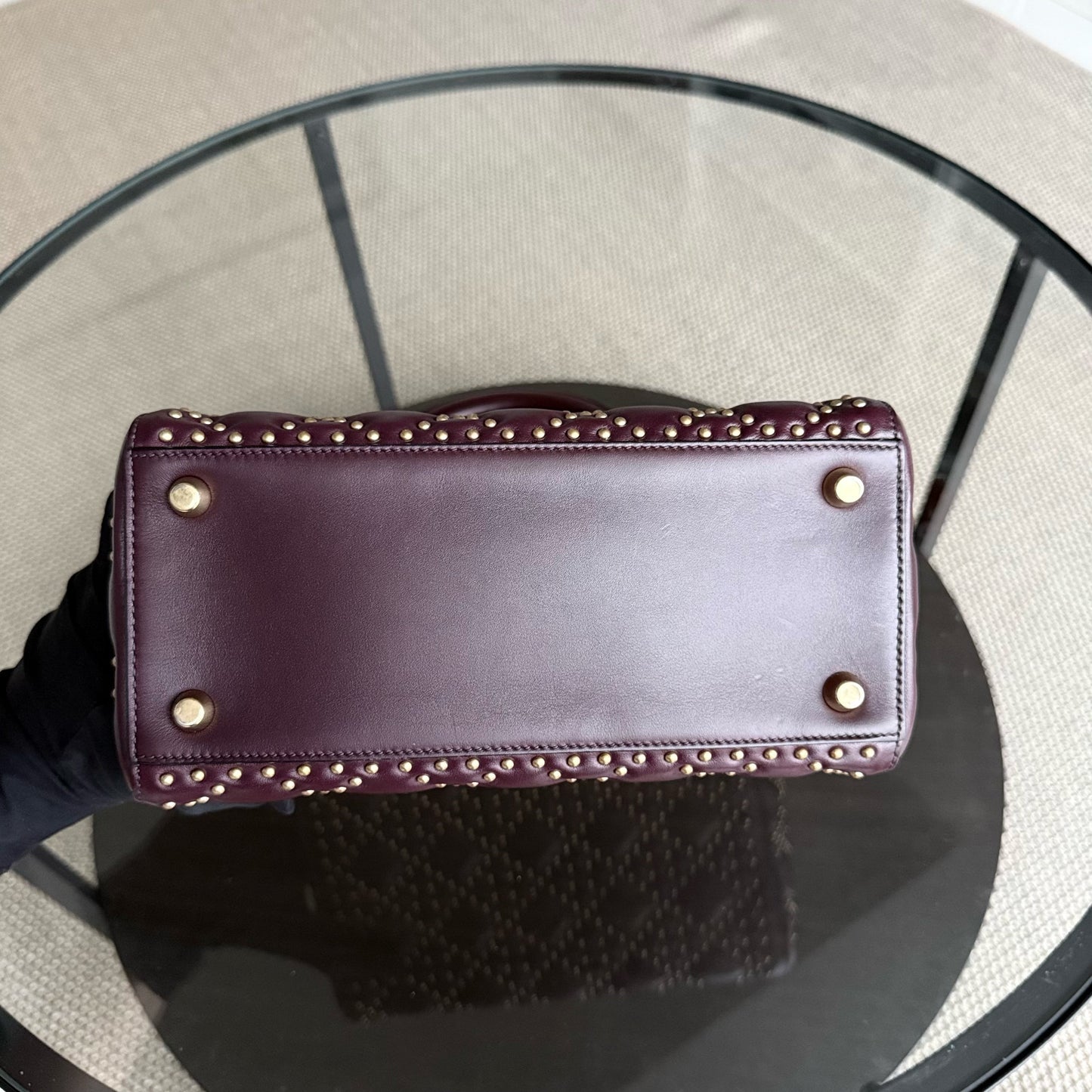 Kovancy Lady Rabat moyen - Cuir de veau Cannage clouté, rouge bordeaux, accessoires dorés