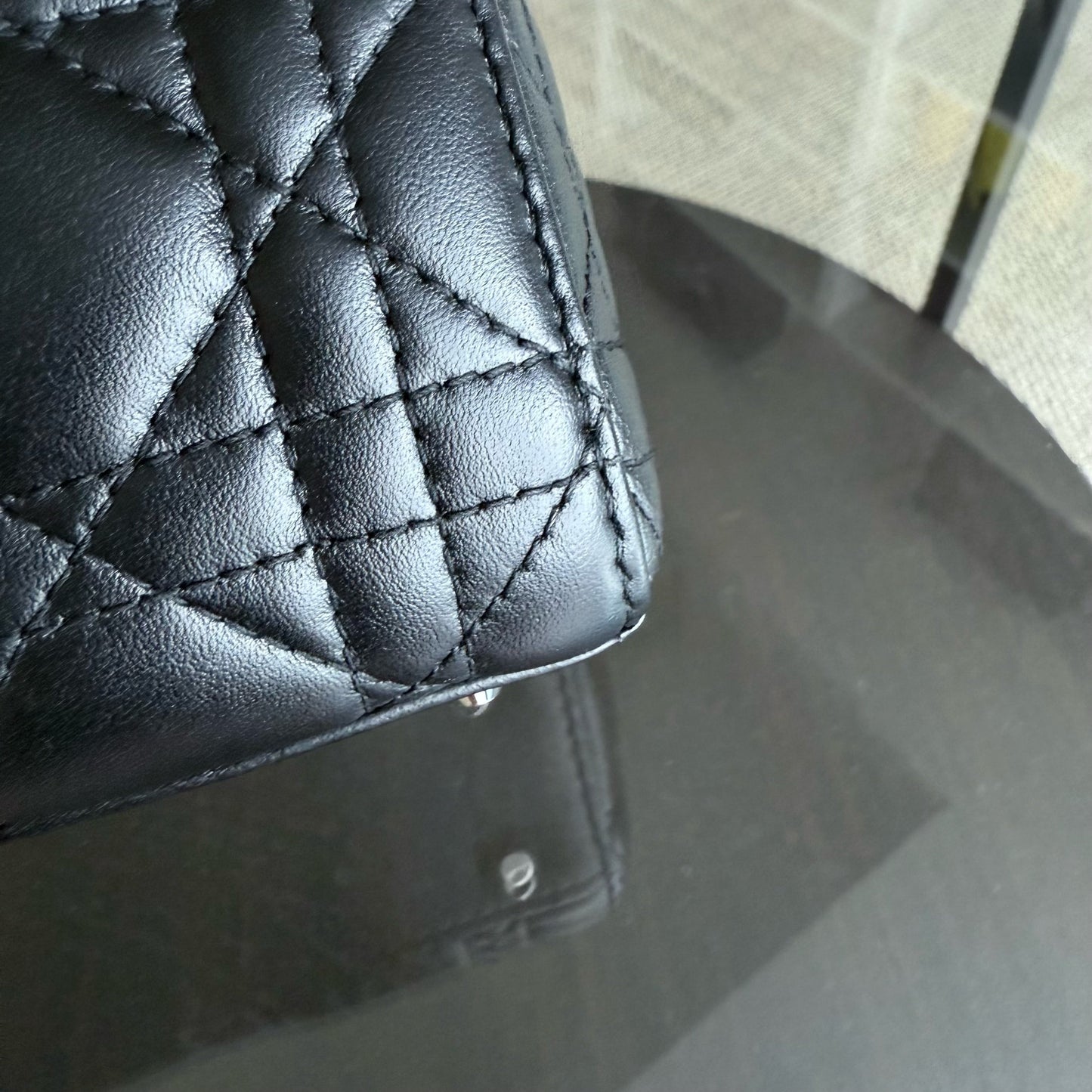 Kovancy Lady Mini - Sangle à chaîne en cuir d'agneau Cannage noir et matériel argenté