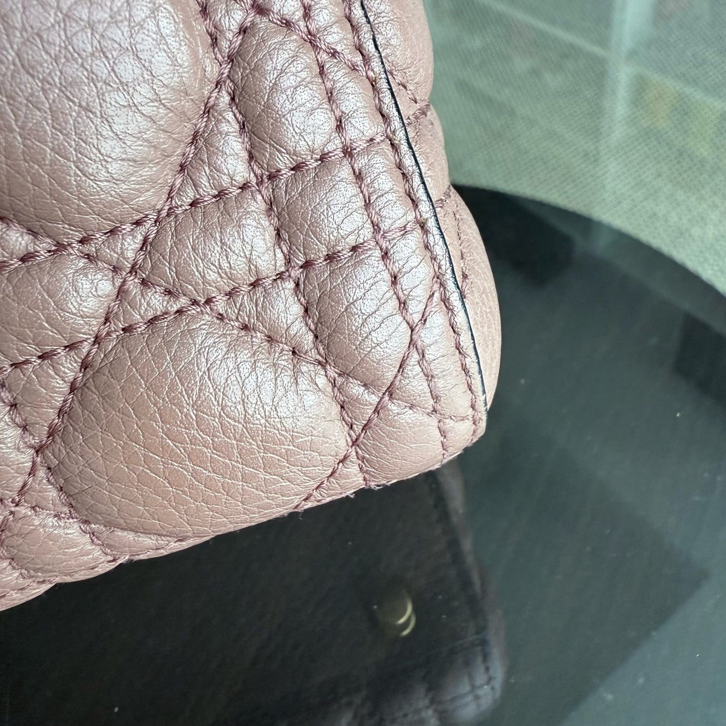 Kovancy Lady Grand modèle - Cuir de veau grainé Cannage, finitions dorées blush, sans bandoulière