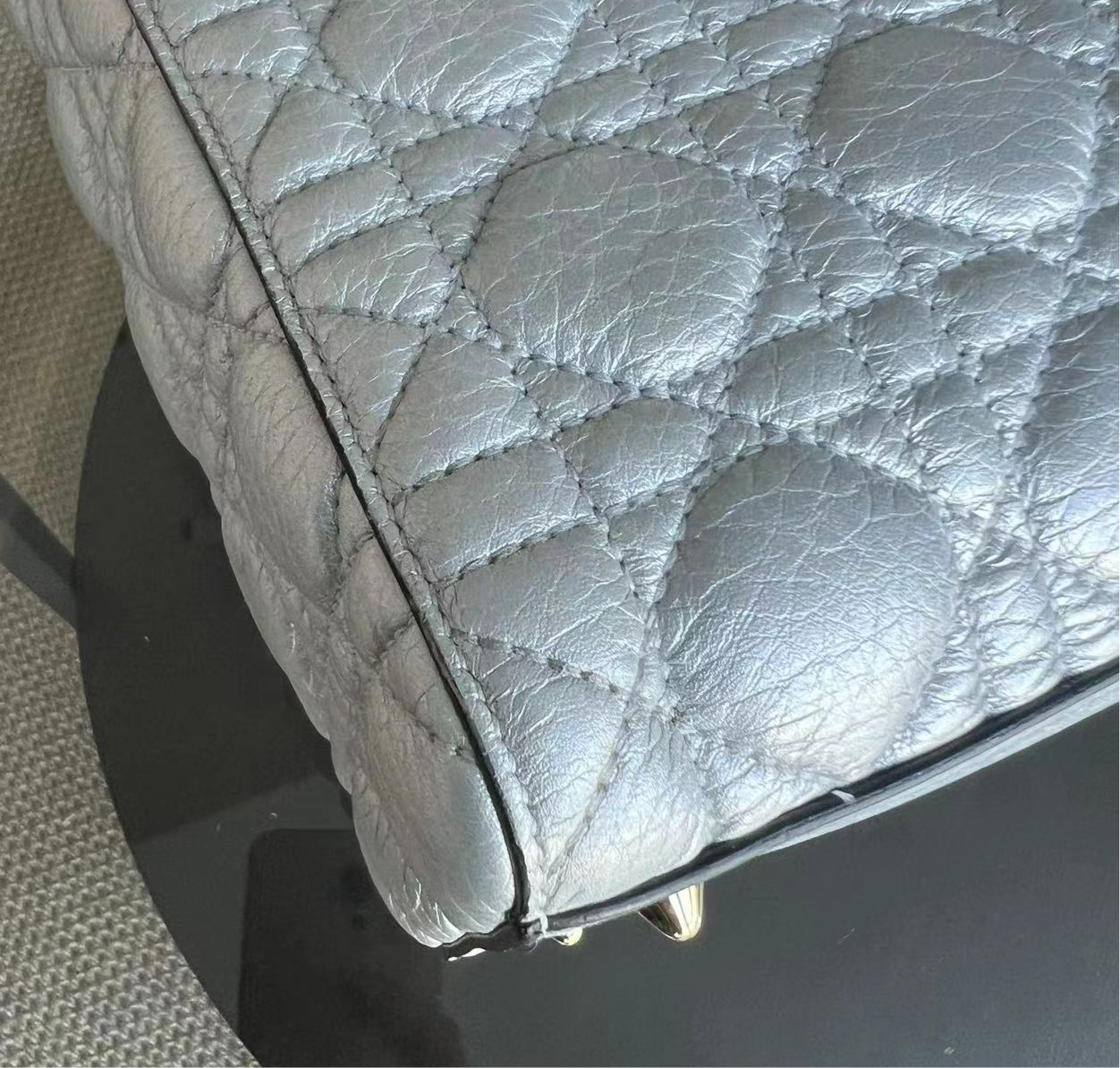 Kovancy Lady Medium - Cuir de veau grainé, accessoires métalliques argentés et dorés
