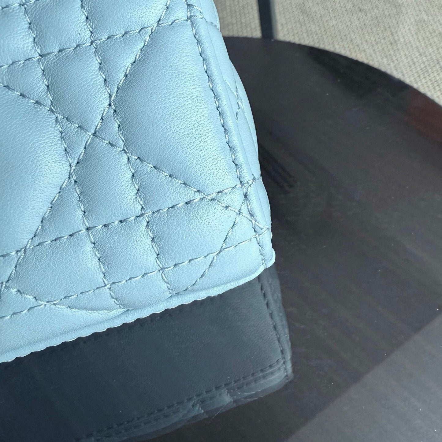 Kovancy D-Joy Medium - Cuir d'agneau Cannage Bleu clair Bleu bébé Ferrures dorées