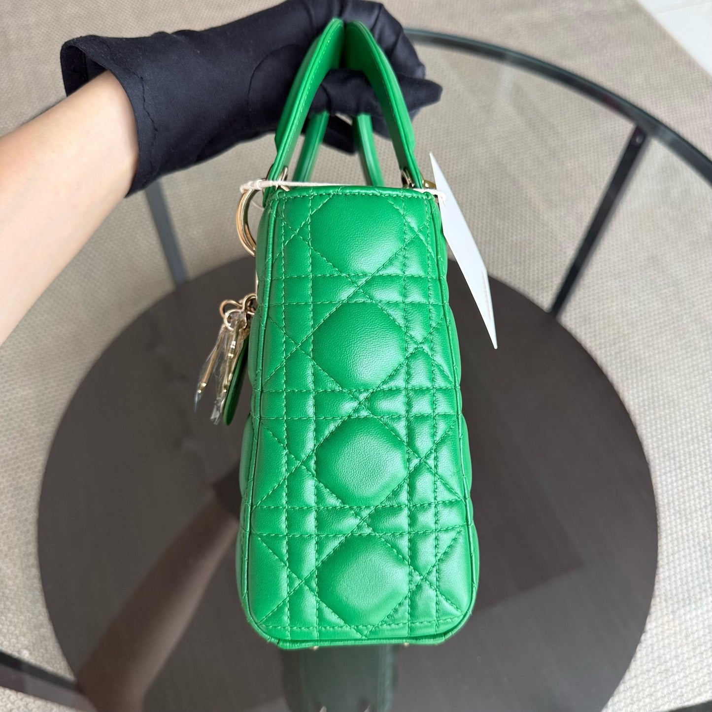 Kovancy Lady Petit rabat - Cuir d'agneau Cannage vert et finitions dorées