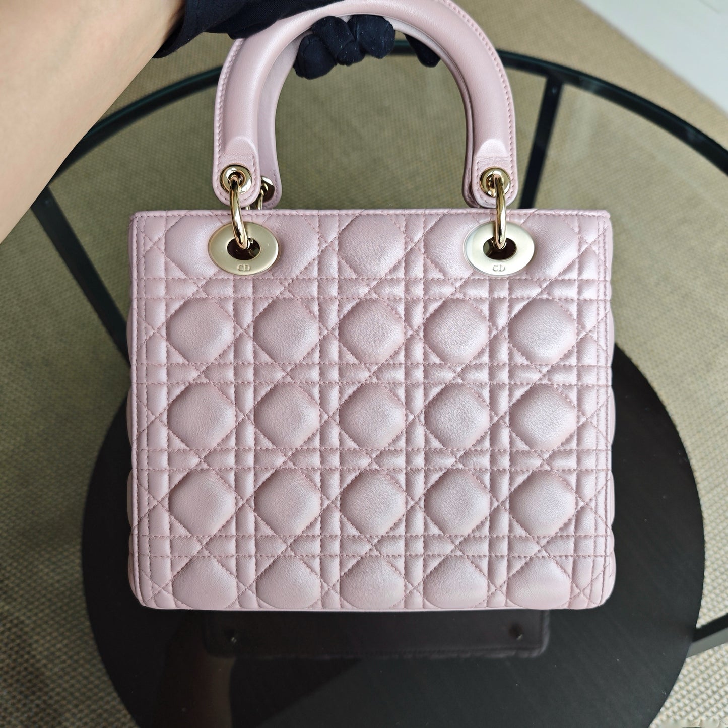 Kovancy Lady Cuir d'agneau Cannage moyen rose clair, accessoires dorés