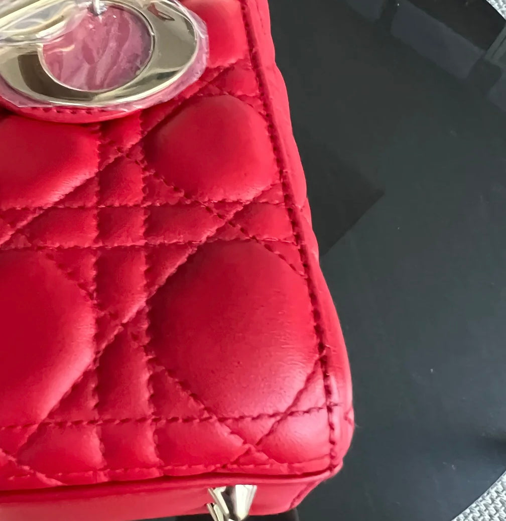 Kovancy Lady Petit rabat - Agneau Cannage, finitions or rouge