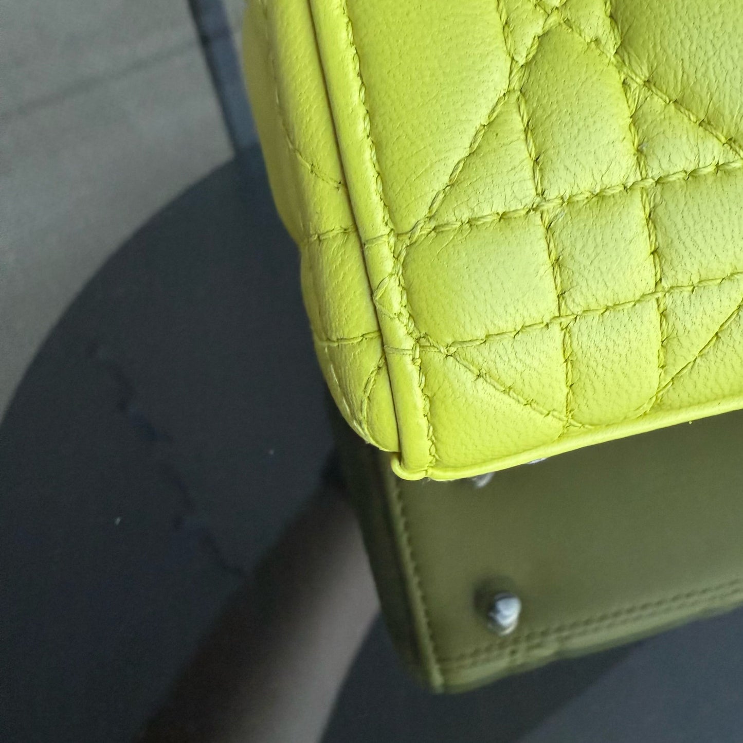 Kovancy Lady Mini - Sangle réglable en cuir d'agneau Cannage jaune et métal argenté