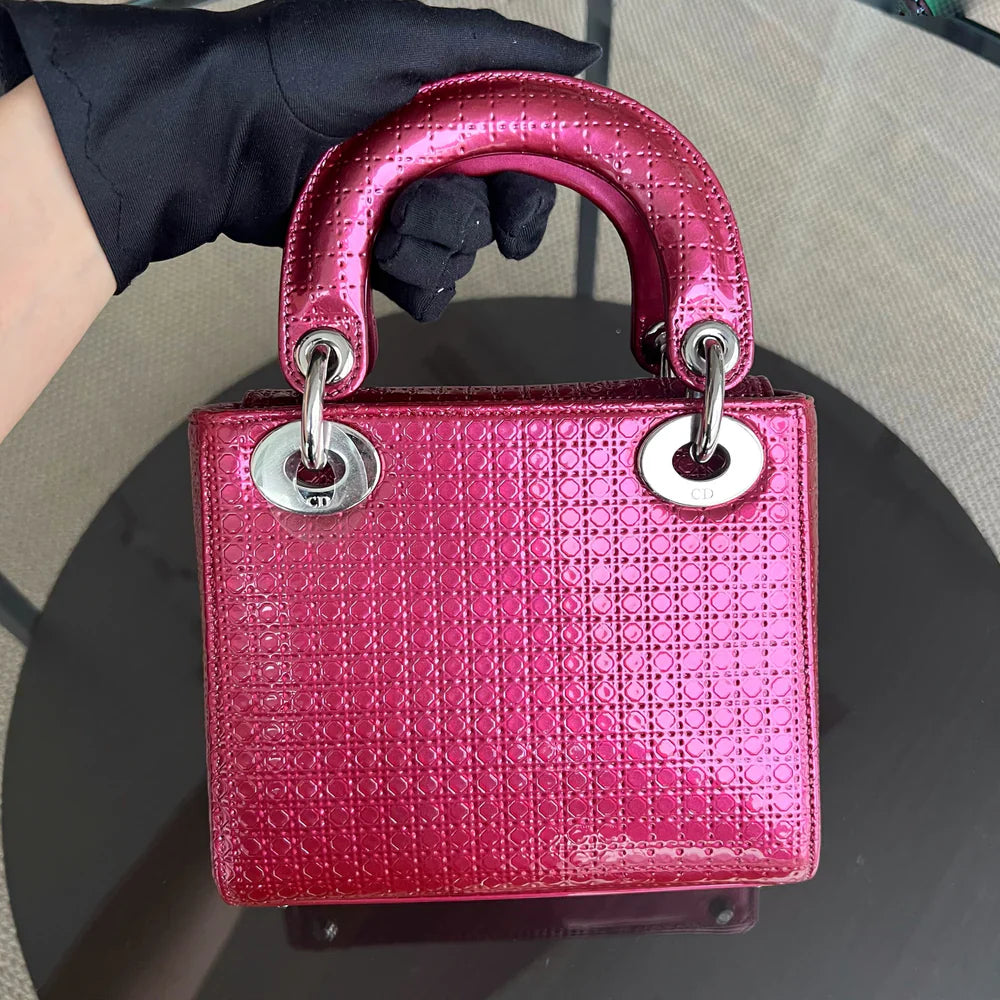 Kovancy Lady Mini - Cuir de veau micro-cannage rose métallisé, détails argentés, bandoulière ajustable