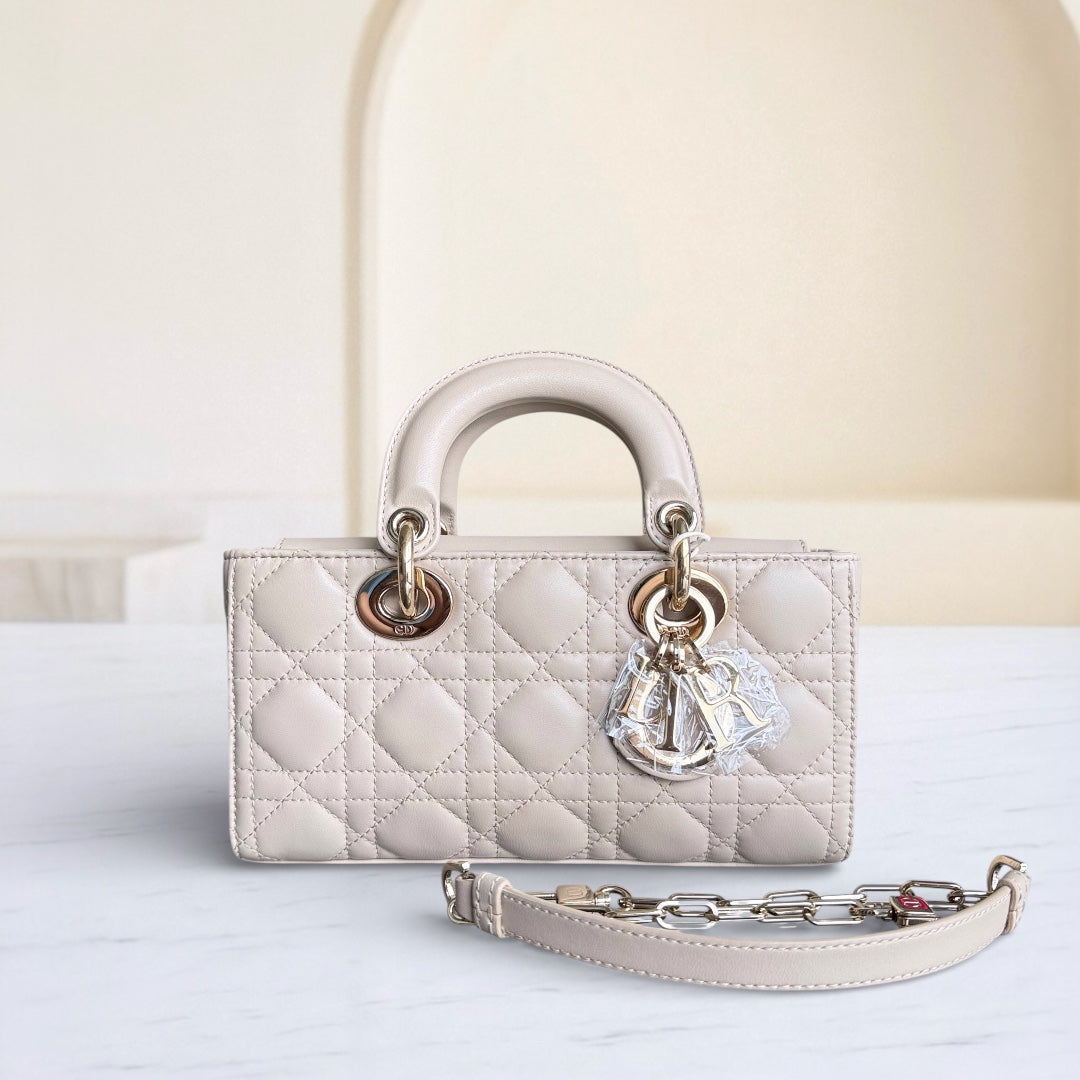 Kovancy Lady D-Joy Small - Cuir d'agneau Cannage beige, finitions dorées, bracelet unique