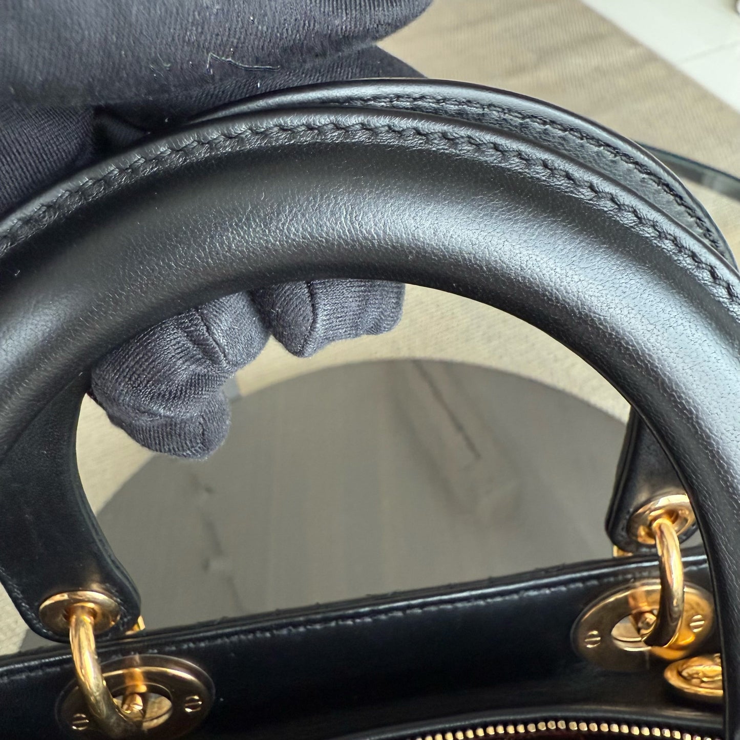 Kovancy Lady Moyen - Cuir d'agneau Canange noir et accessoires dorés