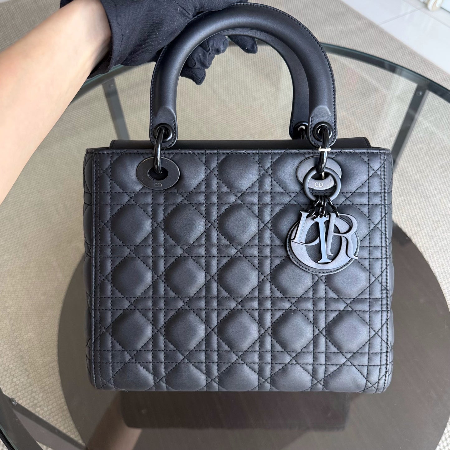 Kovancy Lady Taille moyenne - Cuir de veau noir, finitions noires, sans bandoulière