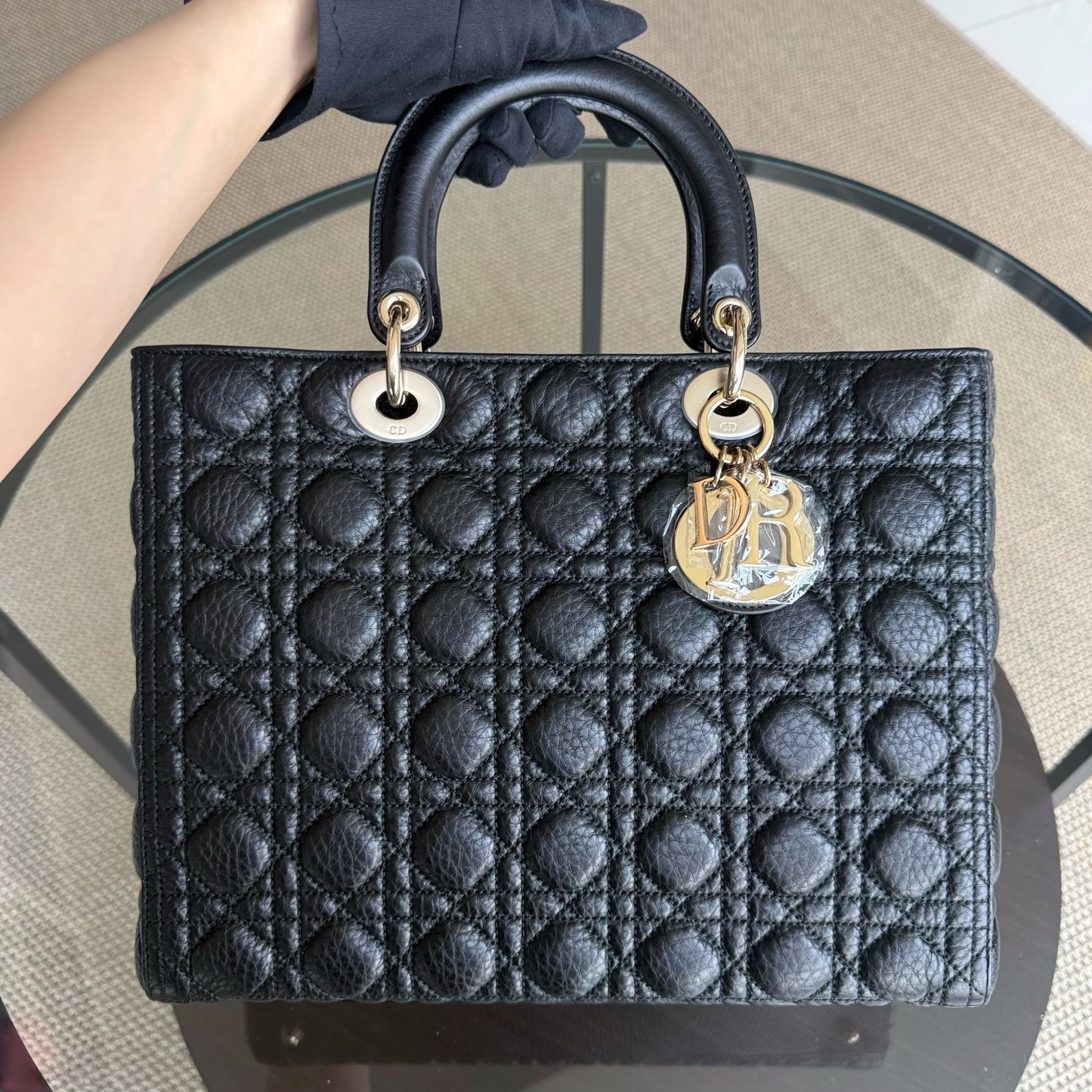 Kovancy Lady Grand rabat en cuir caviar cannage noir GHW sans bandoulière