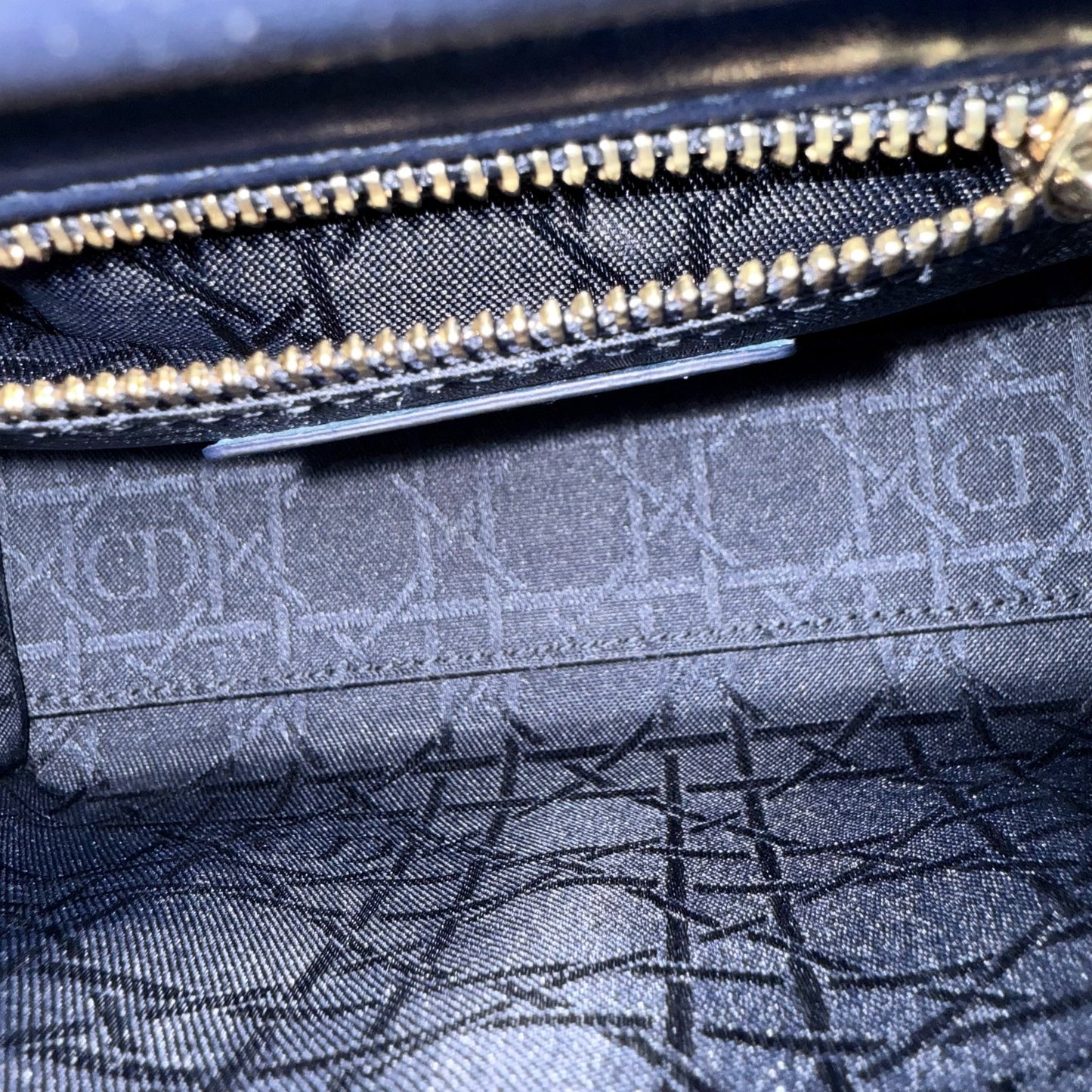 Kovancy Lady Mini - Bandoulière en cuir d'agneau Cannage bleu foncé avec chaîne et quincaillerie dorée