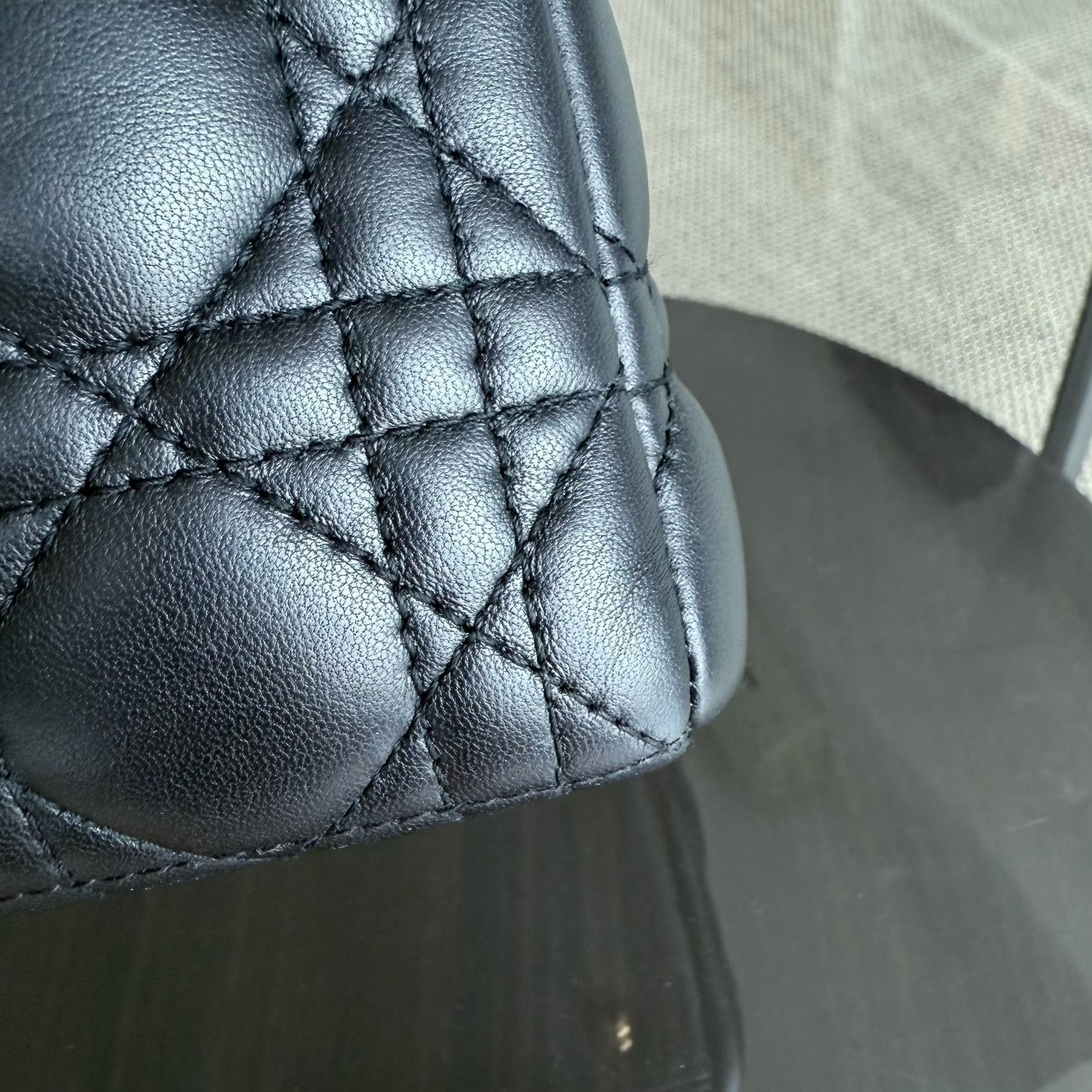 Kovancy Lady Moyen - Cuir d'agneau Canange noir et accessoires dorés