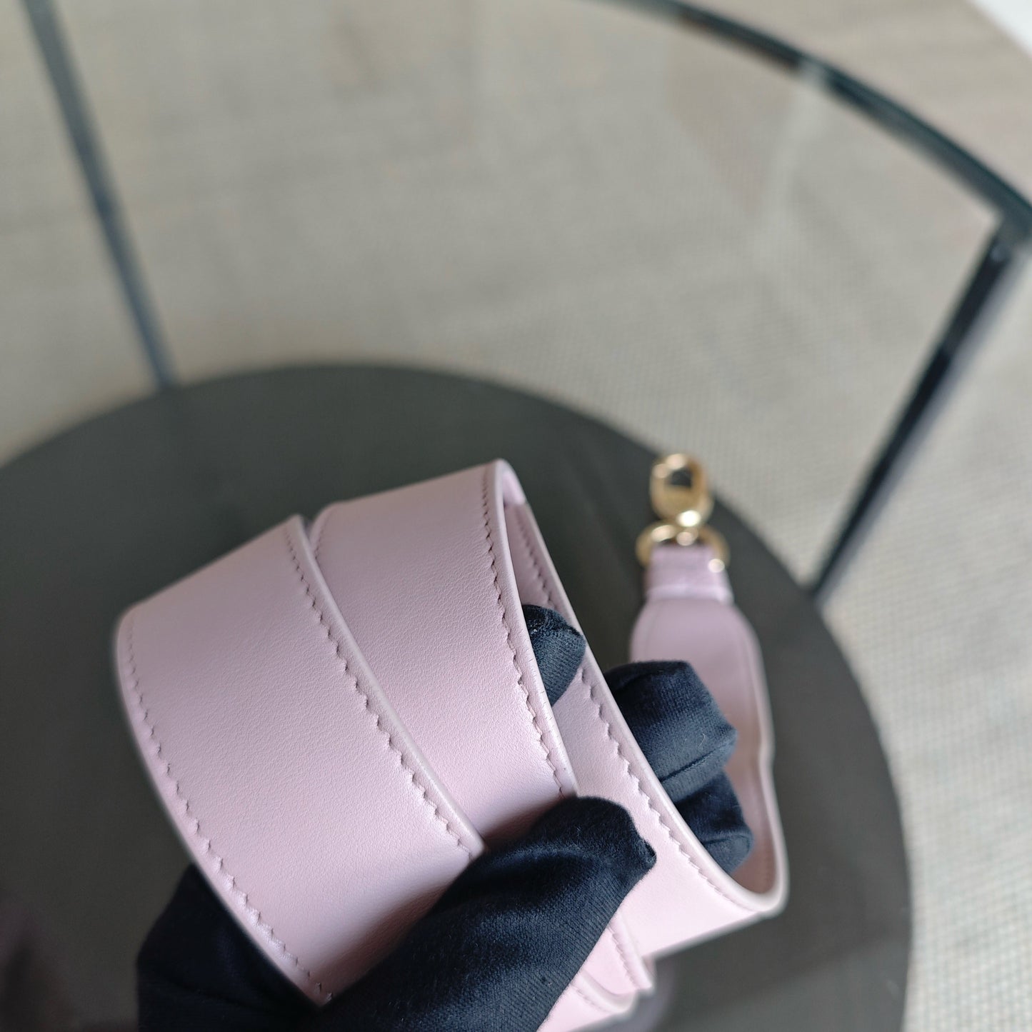 Kovancy Lady Petit modèle - Cuir d'agneau Cannage rose avec finitions dorées