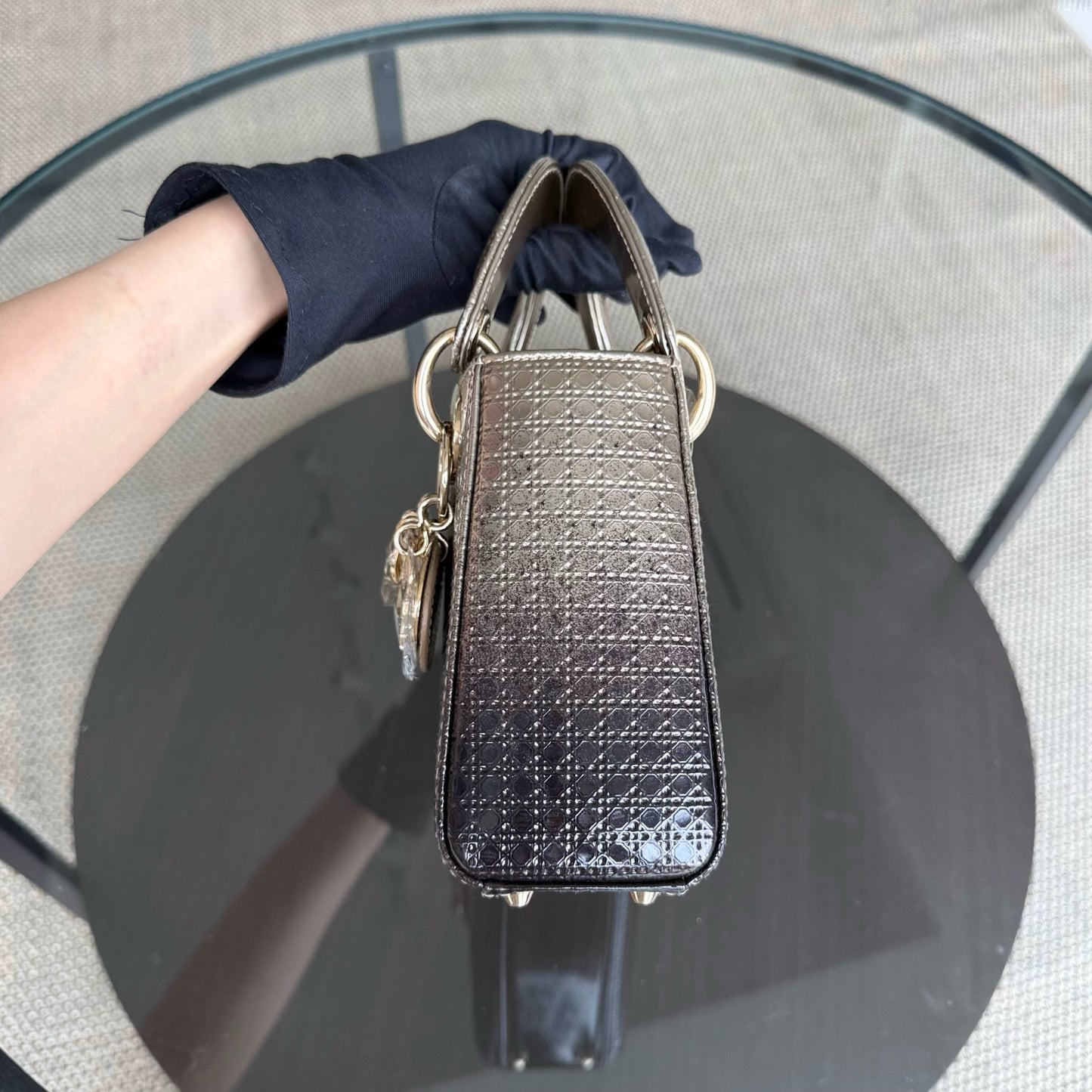 Kovancy Lady Mini - Cuir de veau micro-cannage métallisé doré, détails dorés, bandoulière ajustable