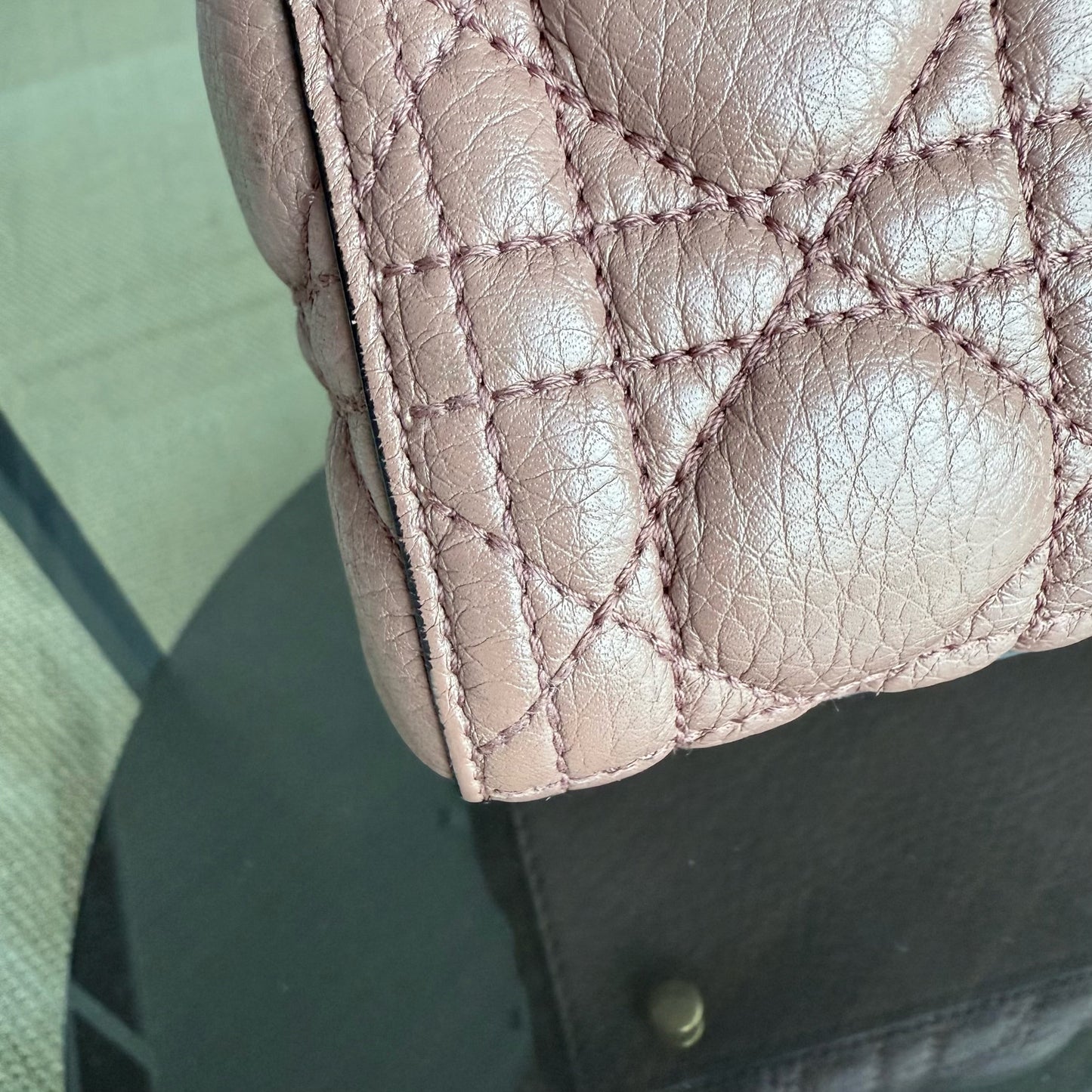 Kovancy Lady Grand modèle - Cuir de veau grainé Cannage, finitions dorées blush, sans bandoulière